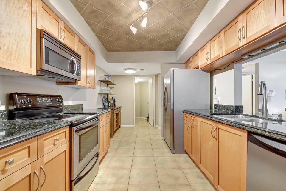 LAKESIDE CONDO - Residential