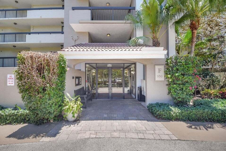 LAKESIDE CONDO - Residential