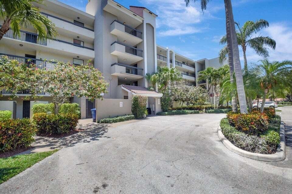 LAKESIDE CONDO - Residential