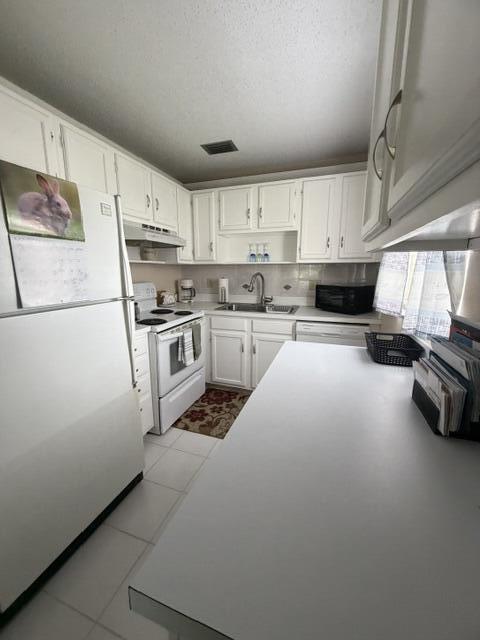 VISTA ROYALE PHASE IV BLDGS 83-111 - Residential Lease