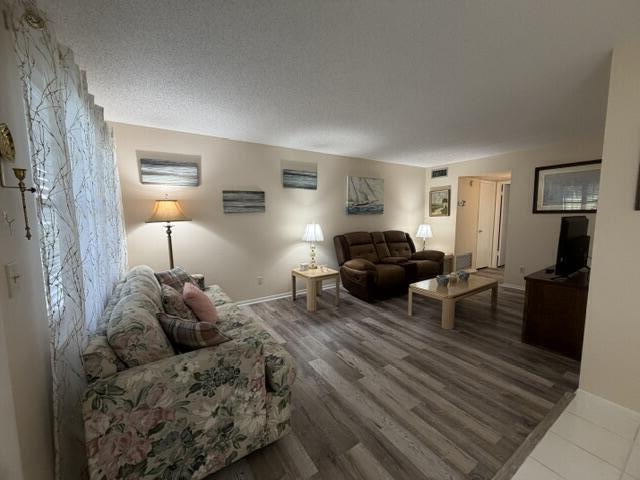 VISTA ROYALE PHASE IV BLDGS 83-111 - Residential Lease