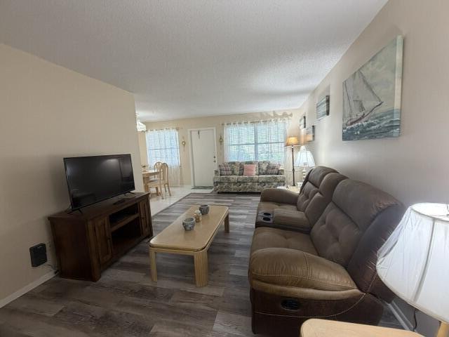 VISTA ROYALE PHASE IV BLDGS 83-111 - Residential Lease