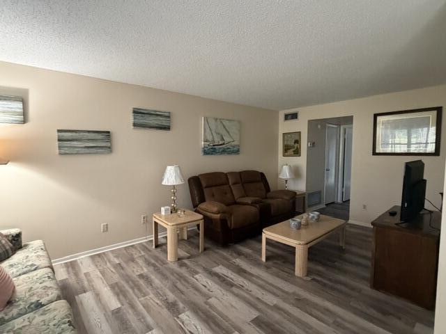 VISTA ROYALE PHASE IV BLDGS 83-111 - Residential Lease
