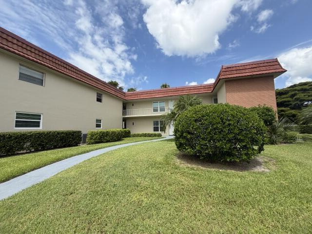 VISTA ROYALE PHASE IV BLDGS 83-111 - Residential Lease