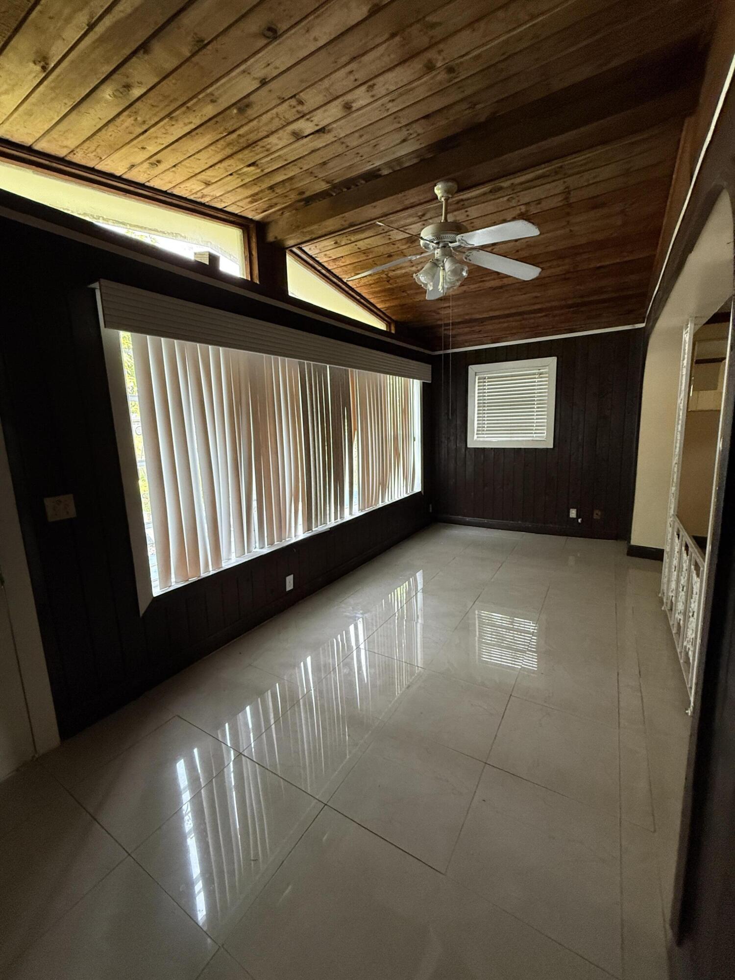 WESTGATE LAKE MANORS - Residential