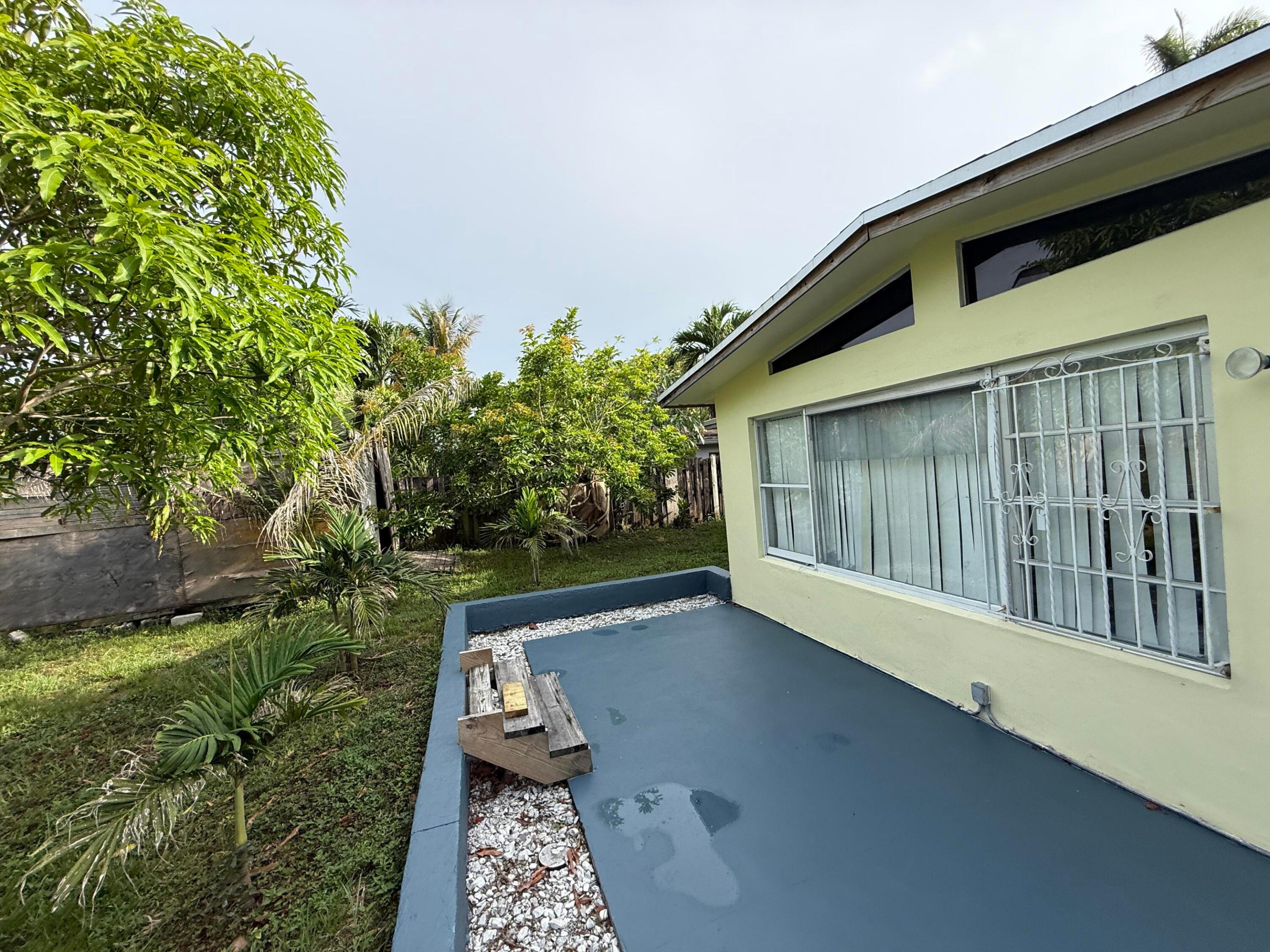 WESTGATE LAKE MANORS - Residential