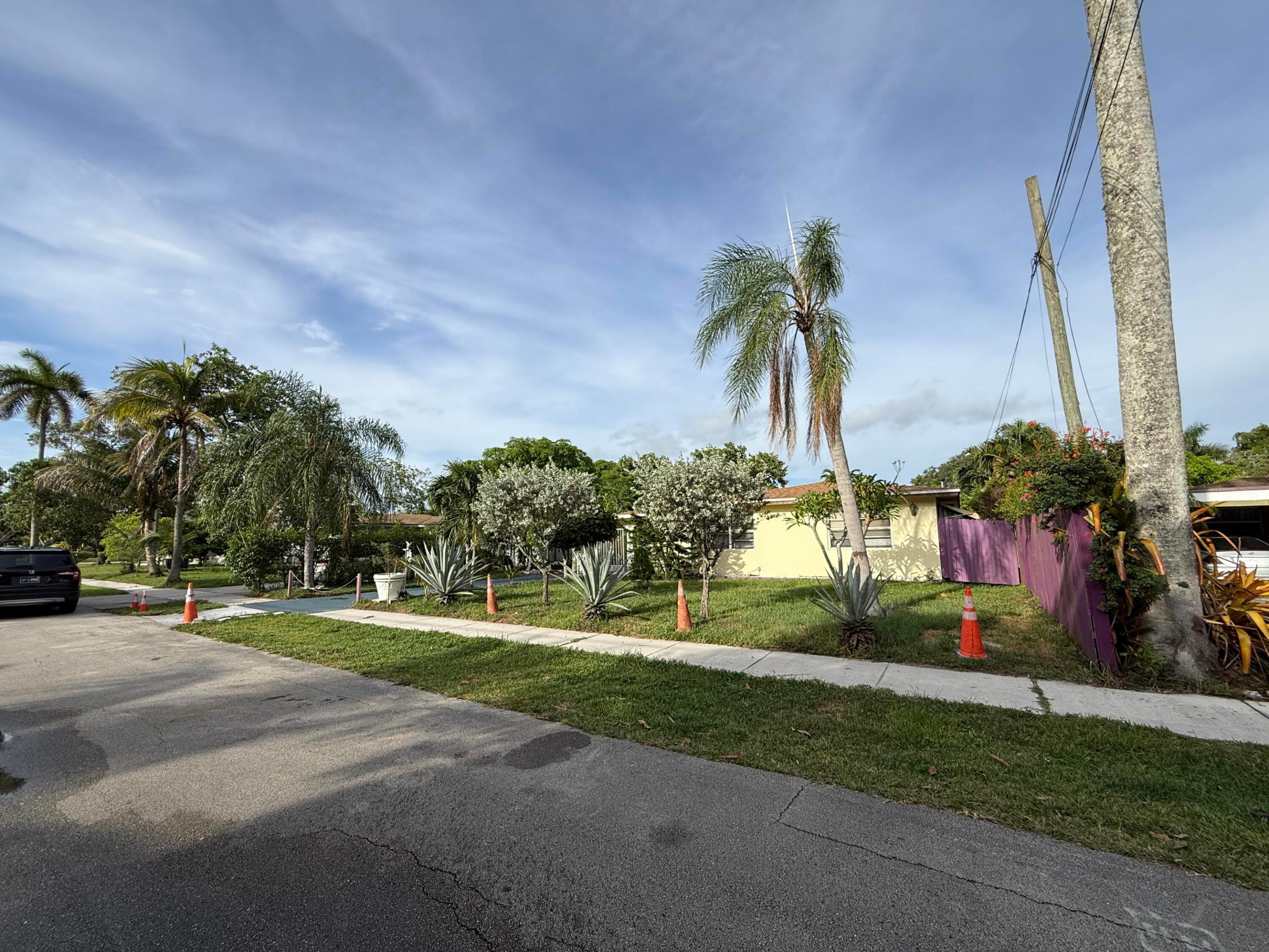 WESTGATE LAKE MANORS - Residential