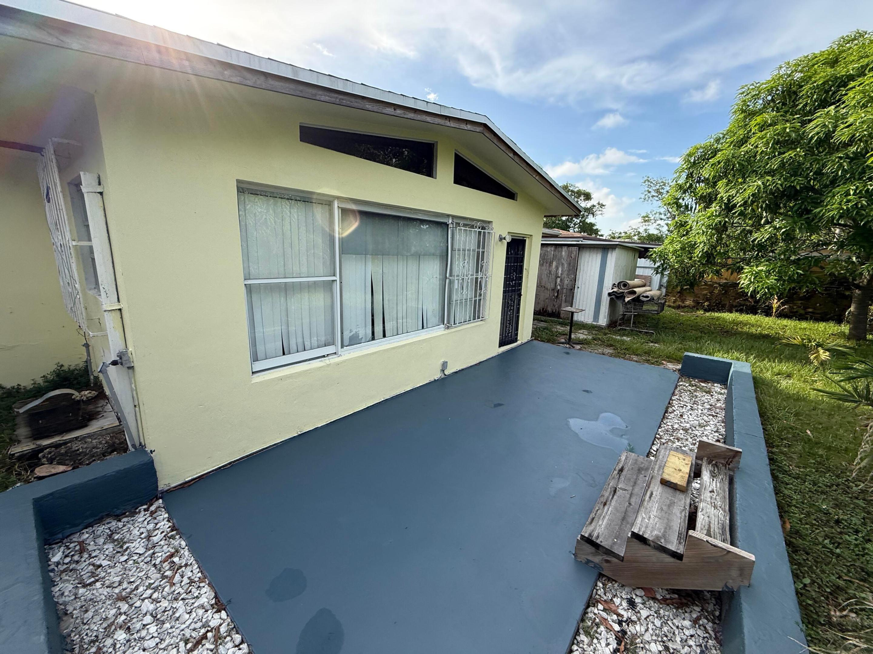 WESTGATE LAKE MANORS - Residential