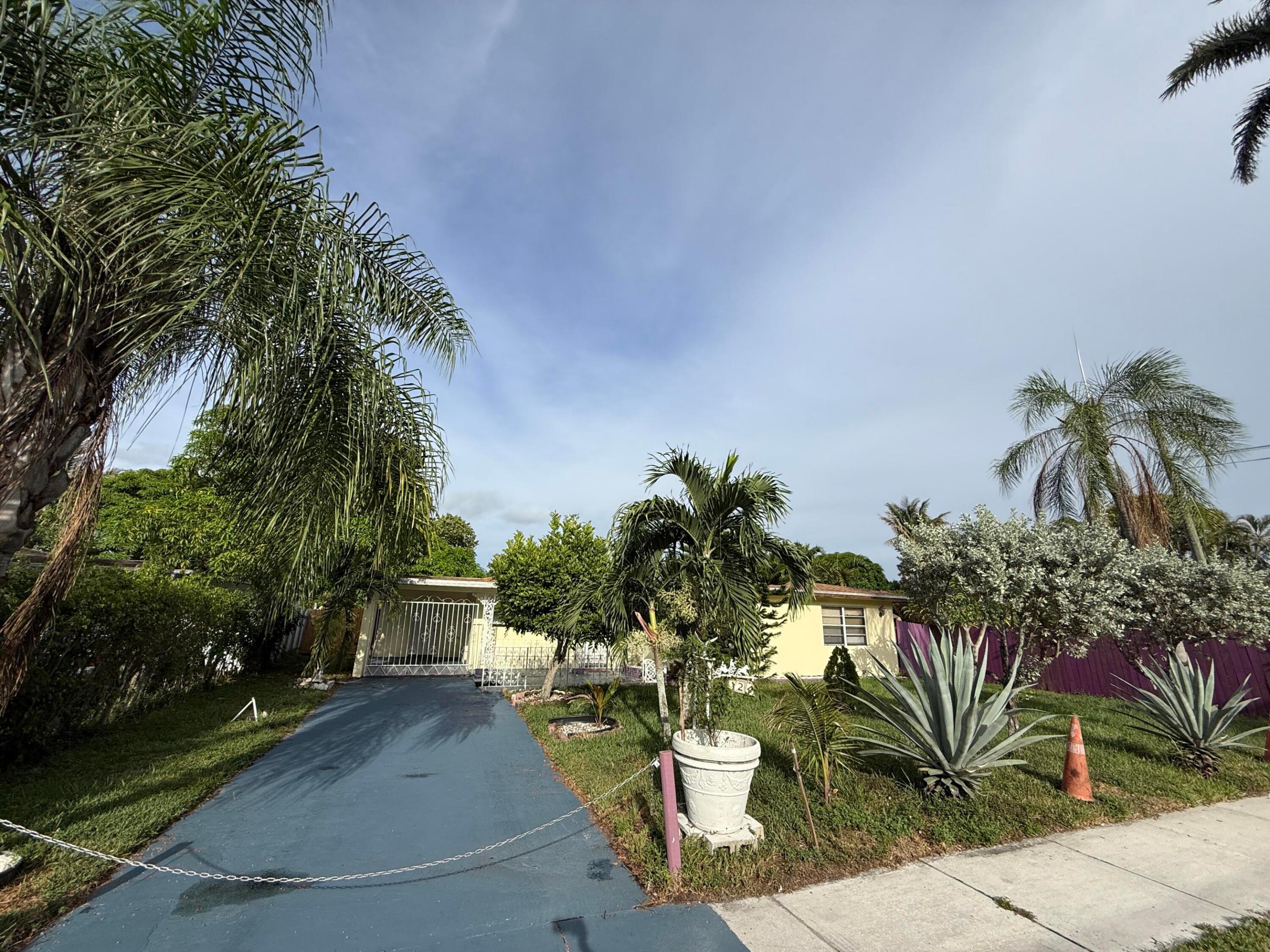 WESTGATE LAKE MANORS - Residential