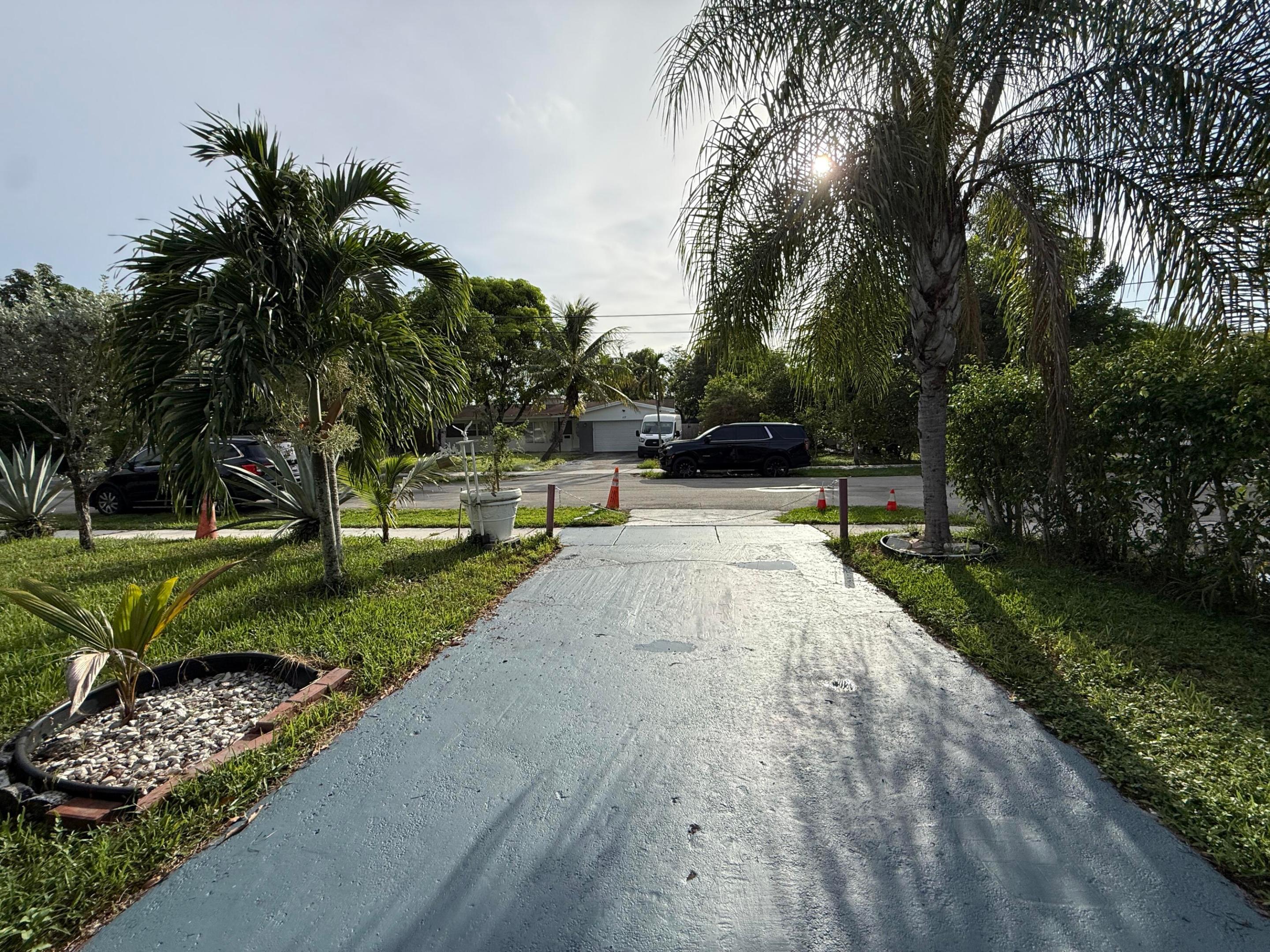 WESTGATE LAKE MANORS - Residential