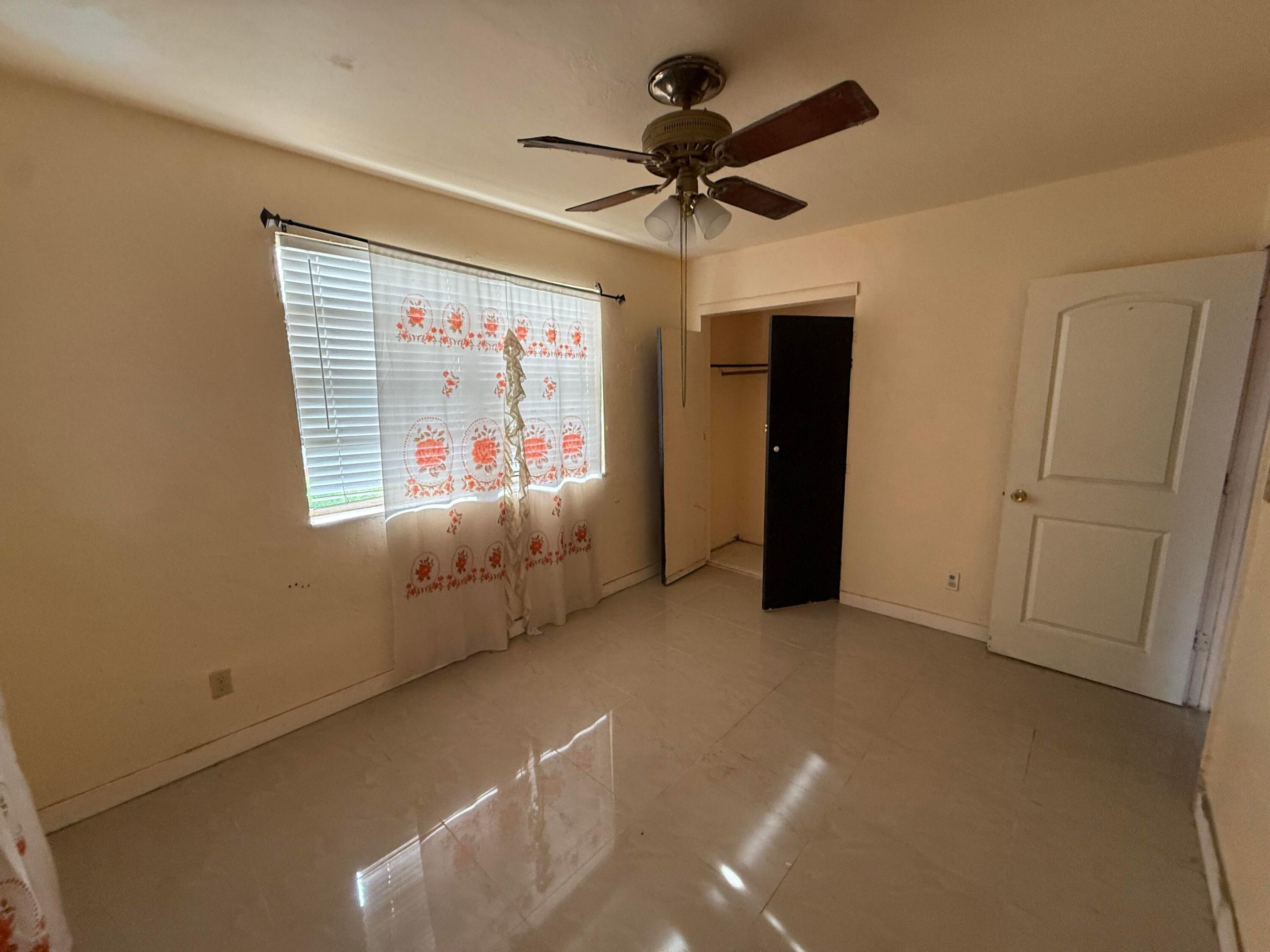 WESTGATE LAKE MANORS - Residential