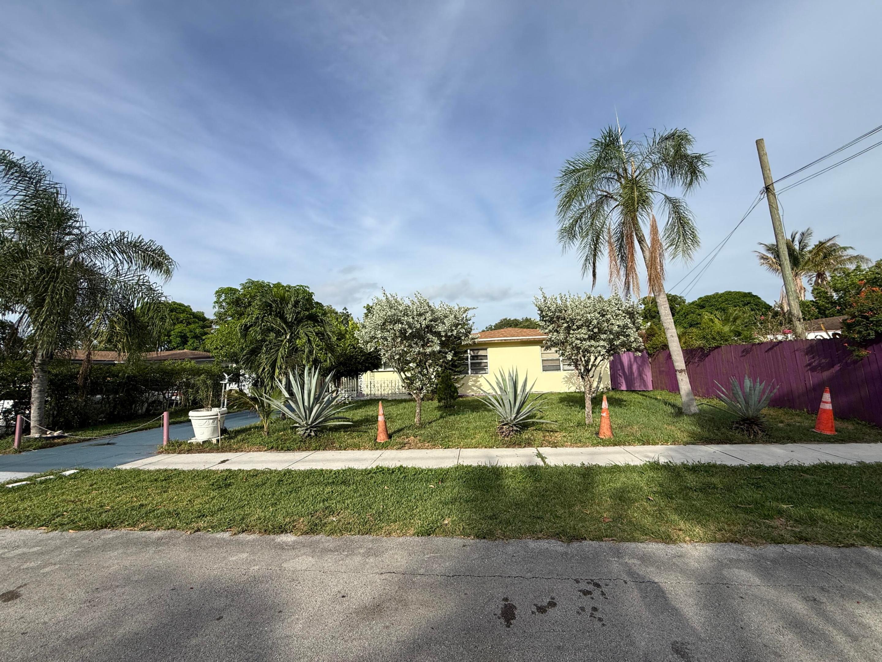 WESTGATE LAKE MANORS - Residential