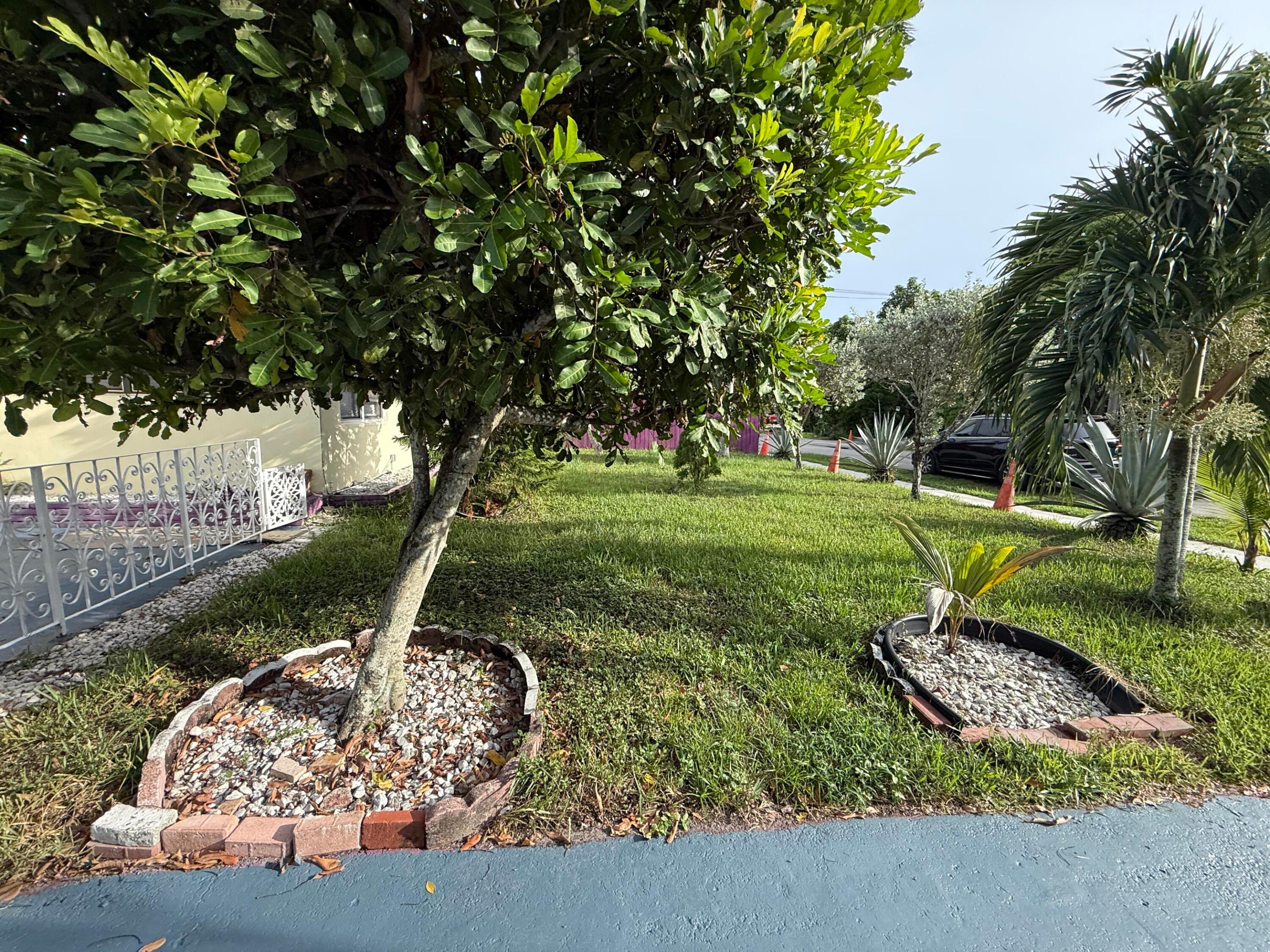 WESTGATE LAKE MANORS - Residential