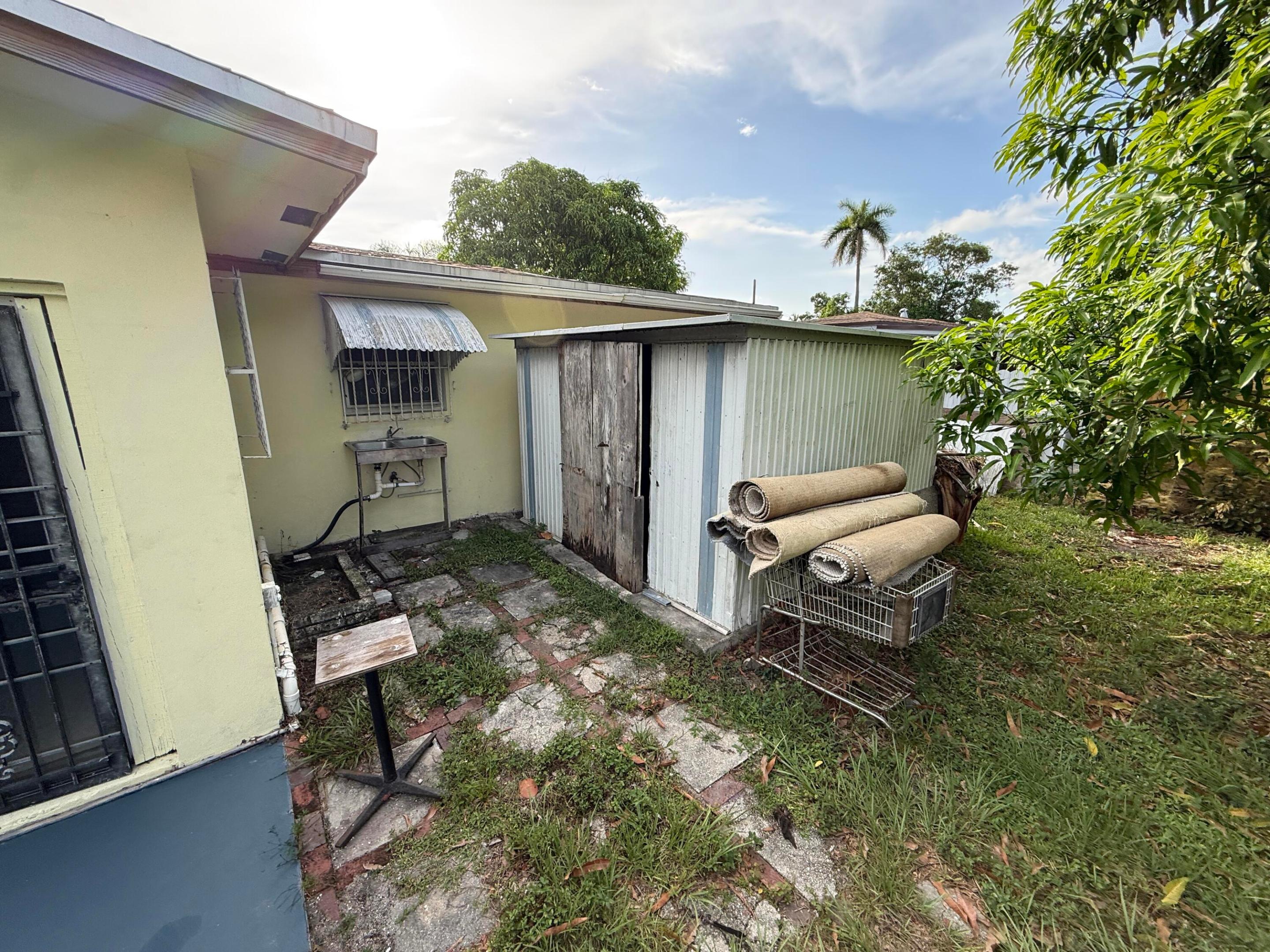 WESTGATE LAKE MANORS - Residential