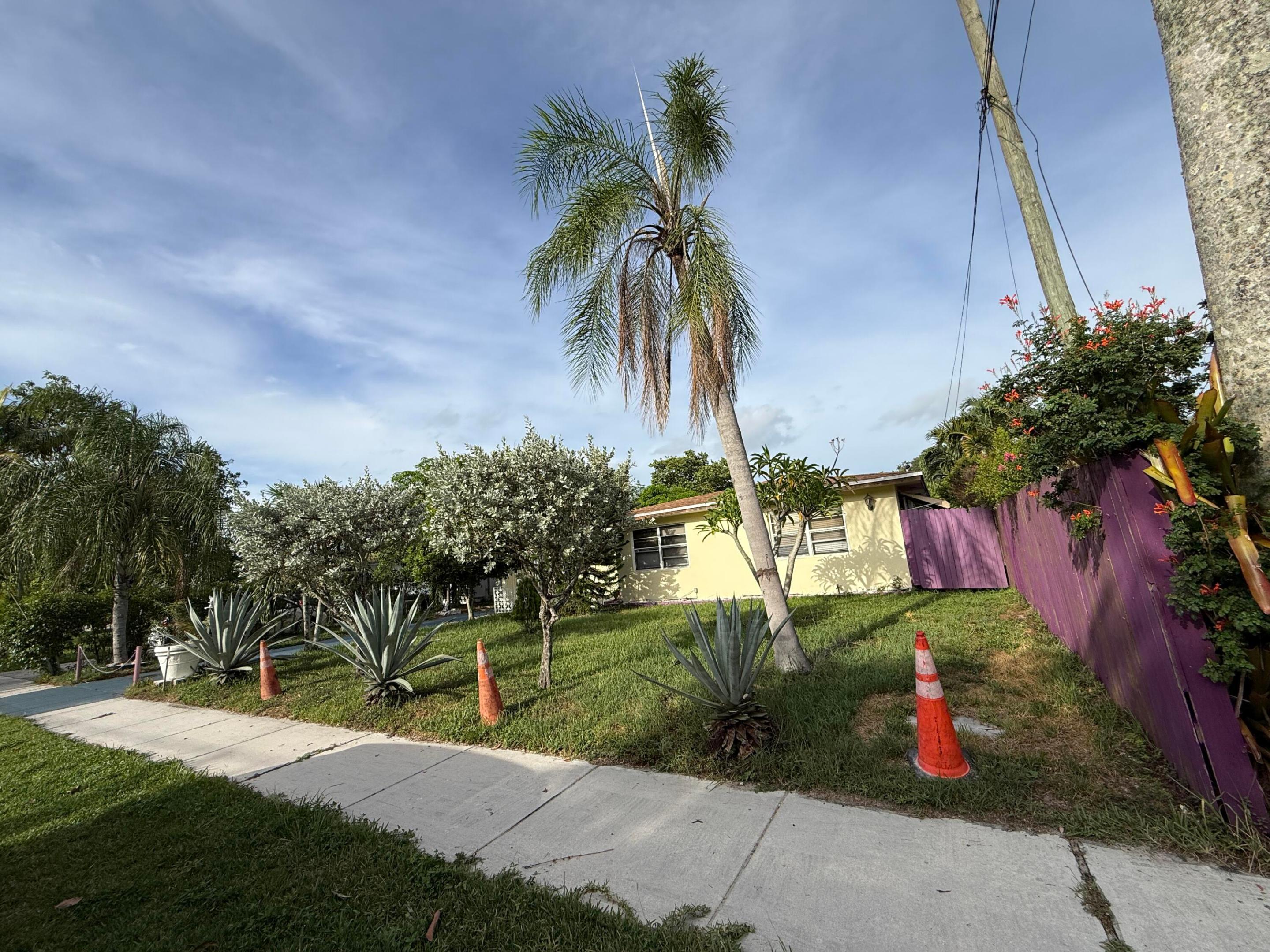 WESTGATE LAKE MANORS - Residential