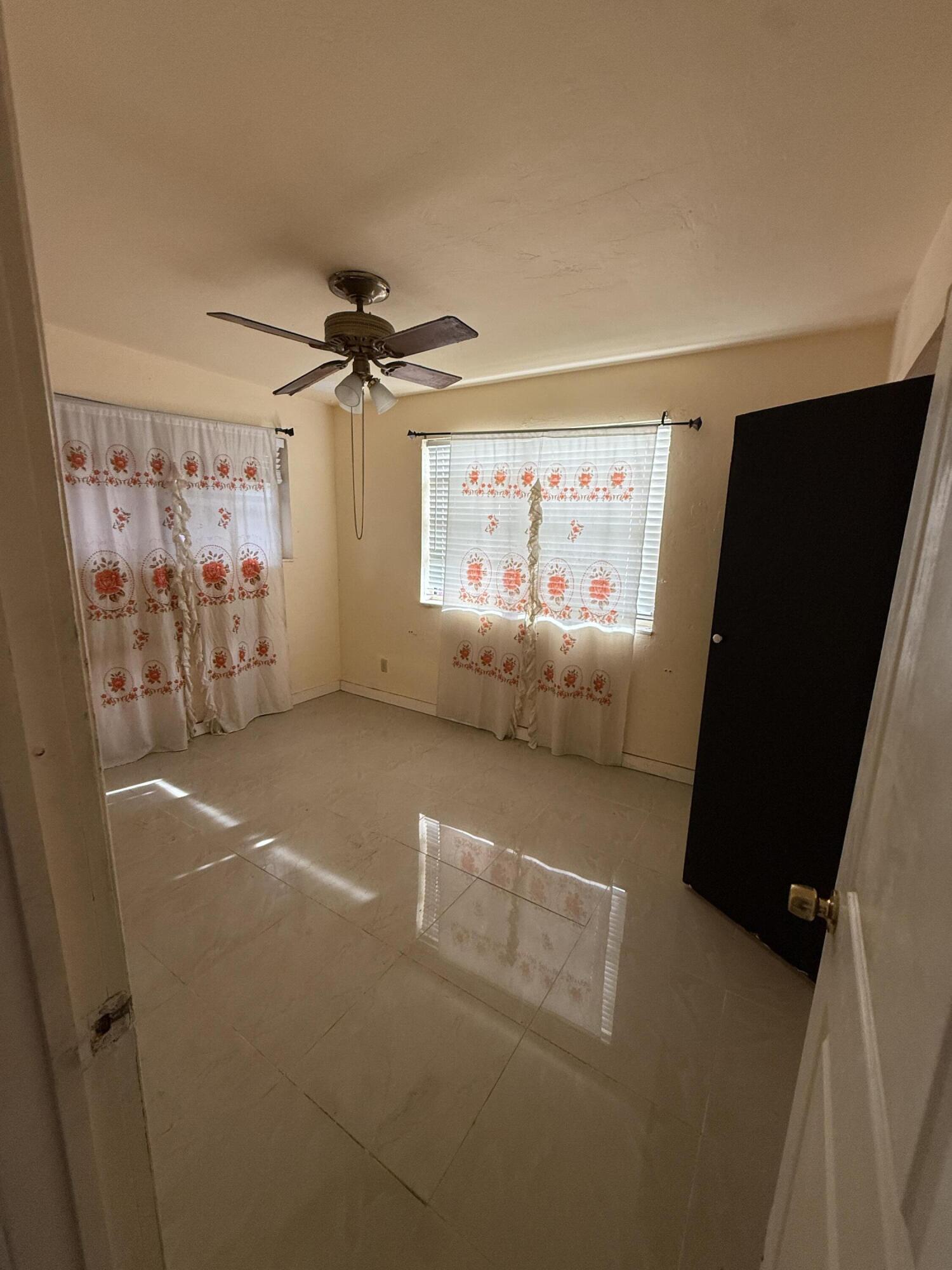 WESTGATE LAKE MANORS - Residential
