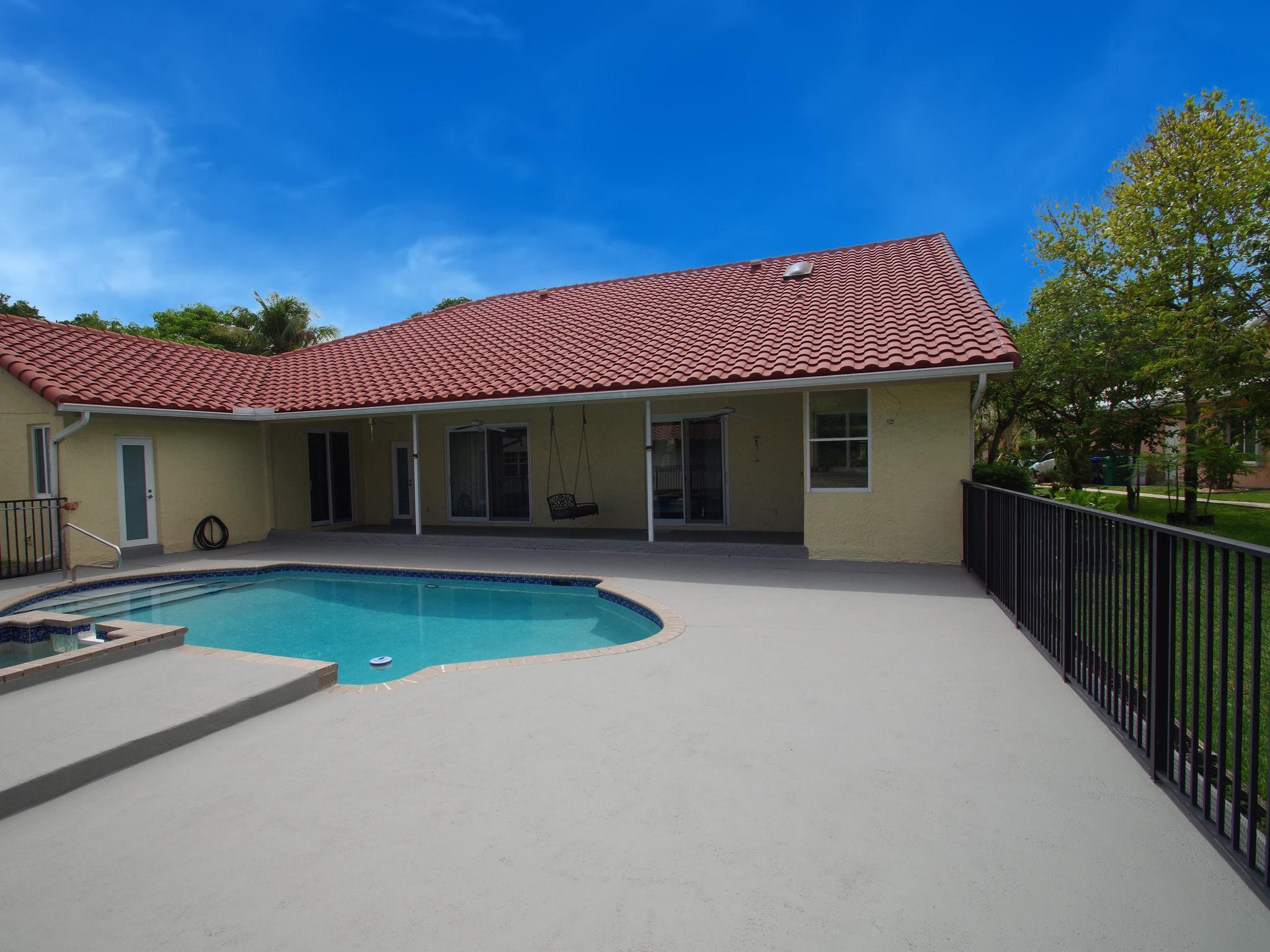 COUNTRYS POINT - Residential