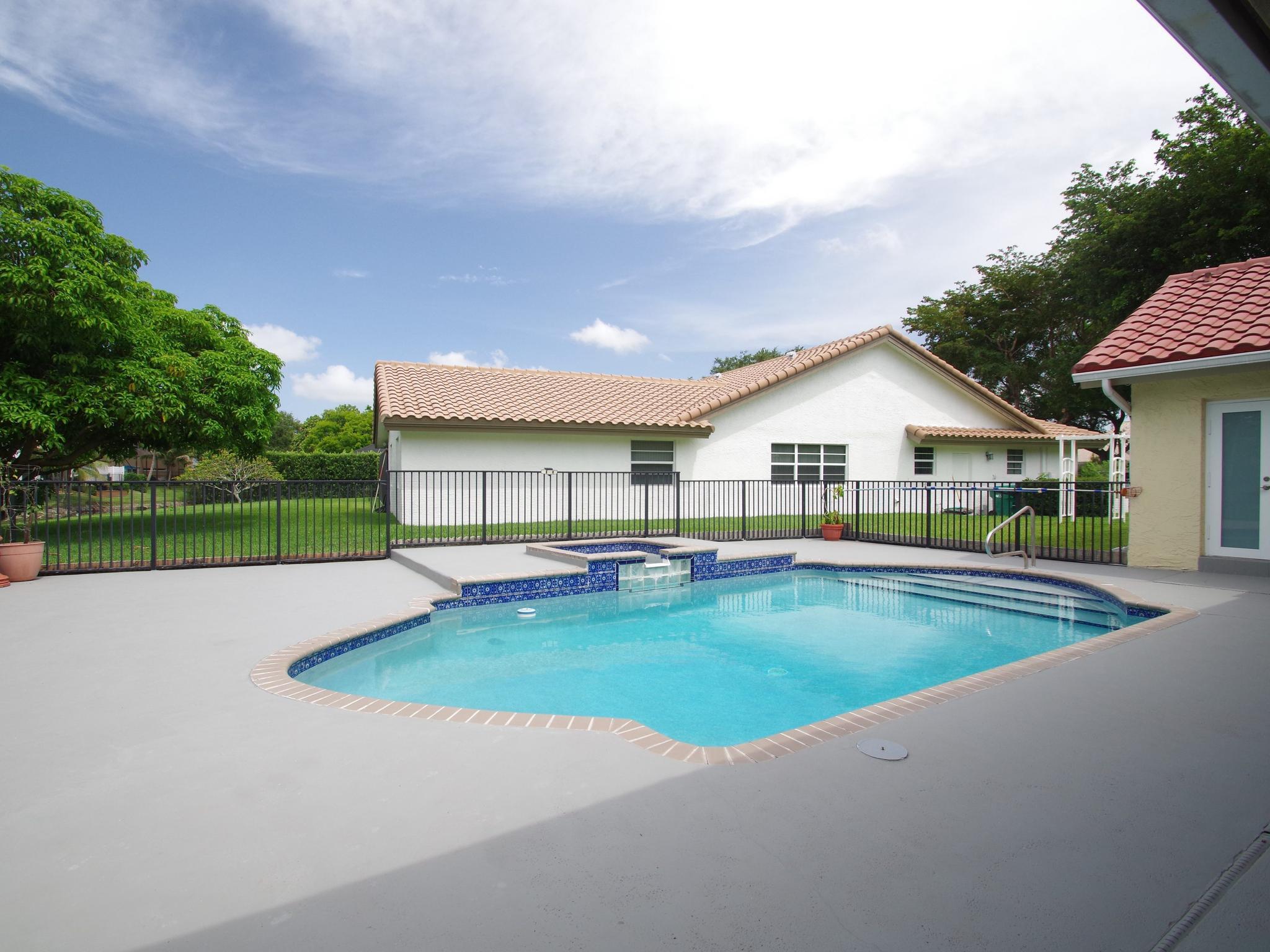 COUNTRYS POINT - Residential