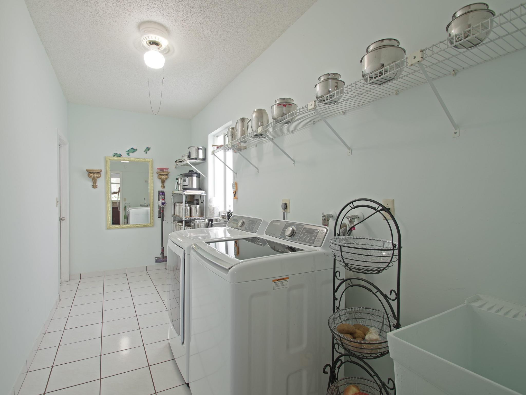 COUNTRYS POINT - Residential