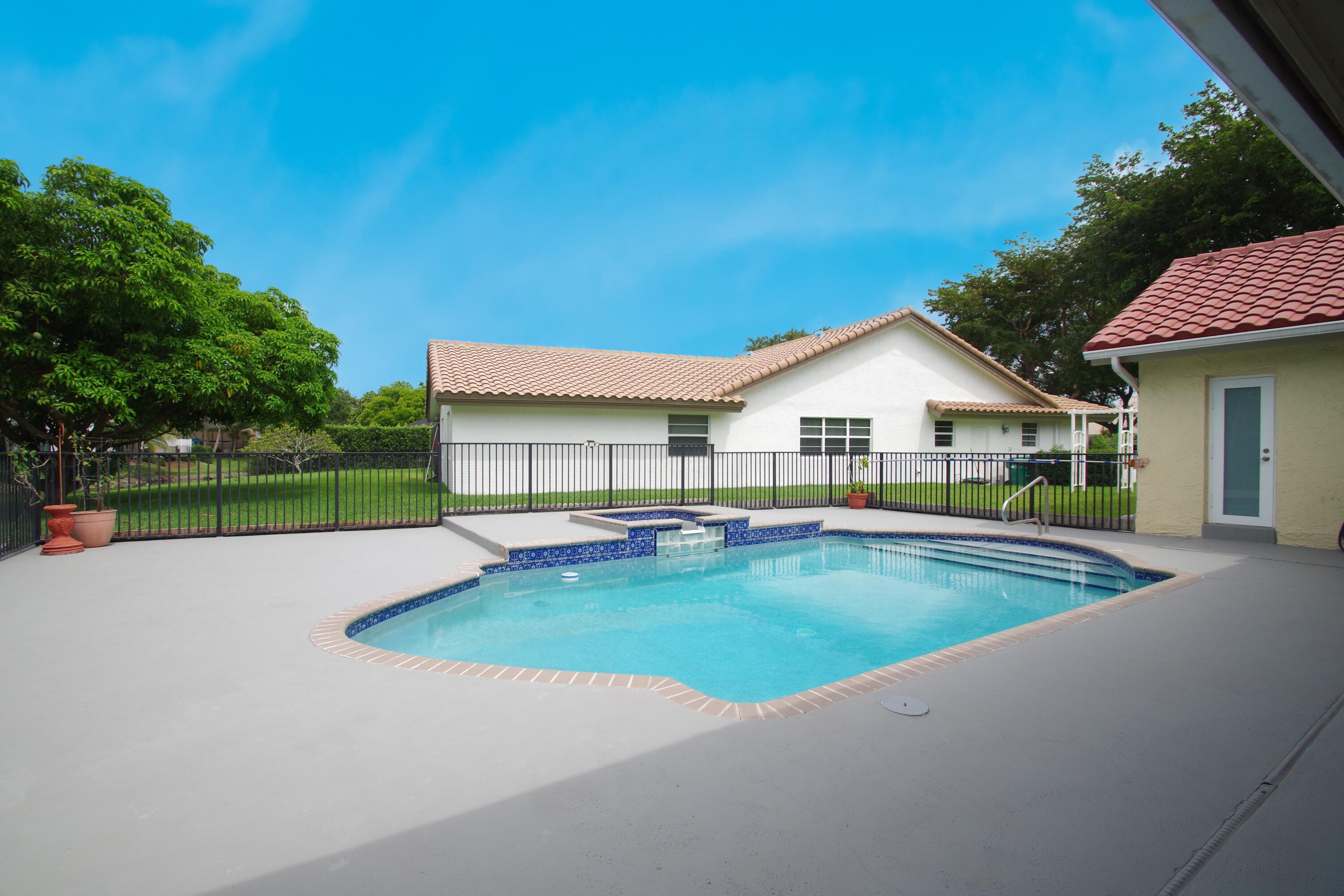COUNTRYS POINT - Residential
