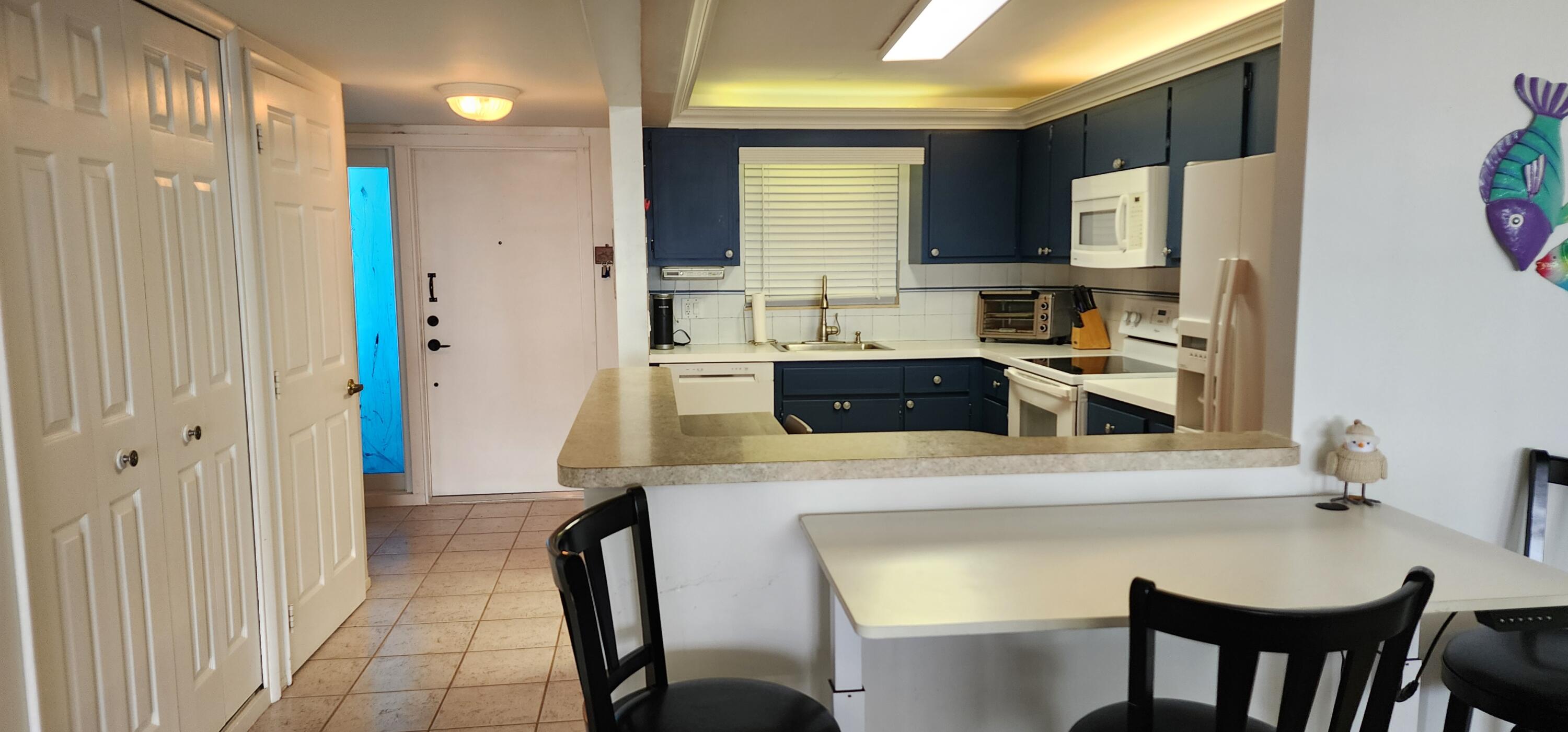 SEVILLE HOUSE CONDO APTS - Residential Lease