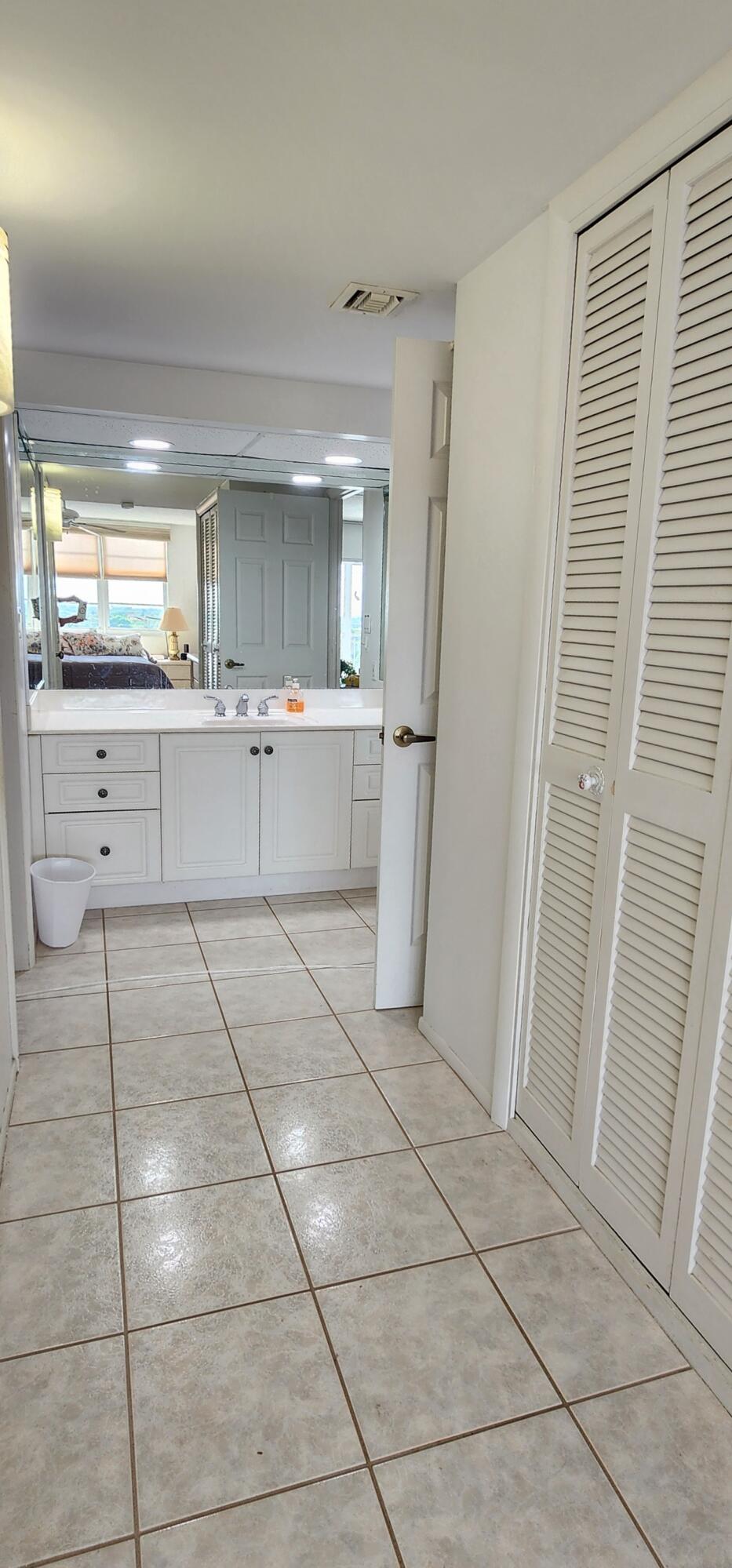 SEVILLE HOUSE CONDO APTS - Residential Lease