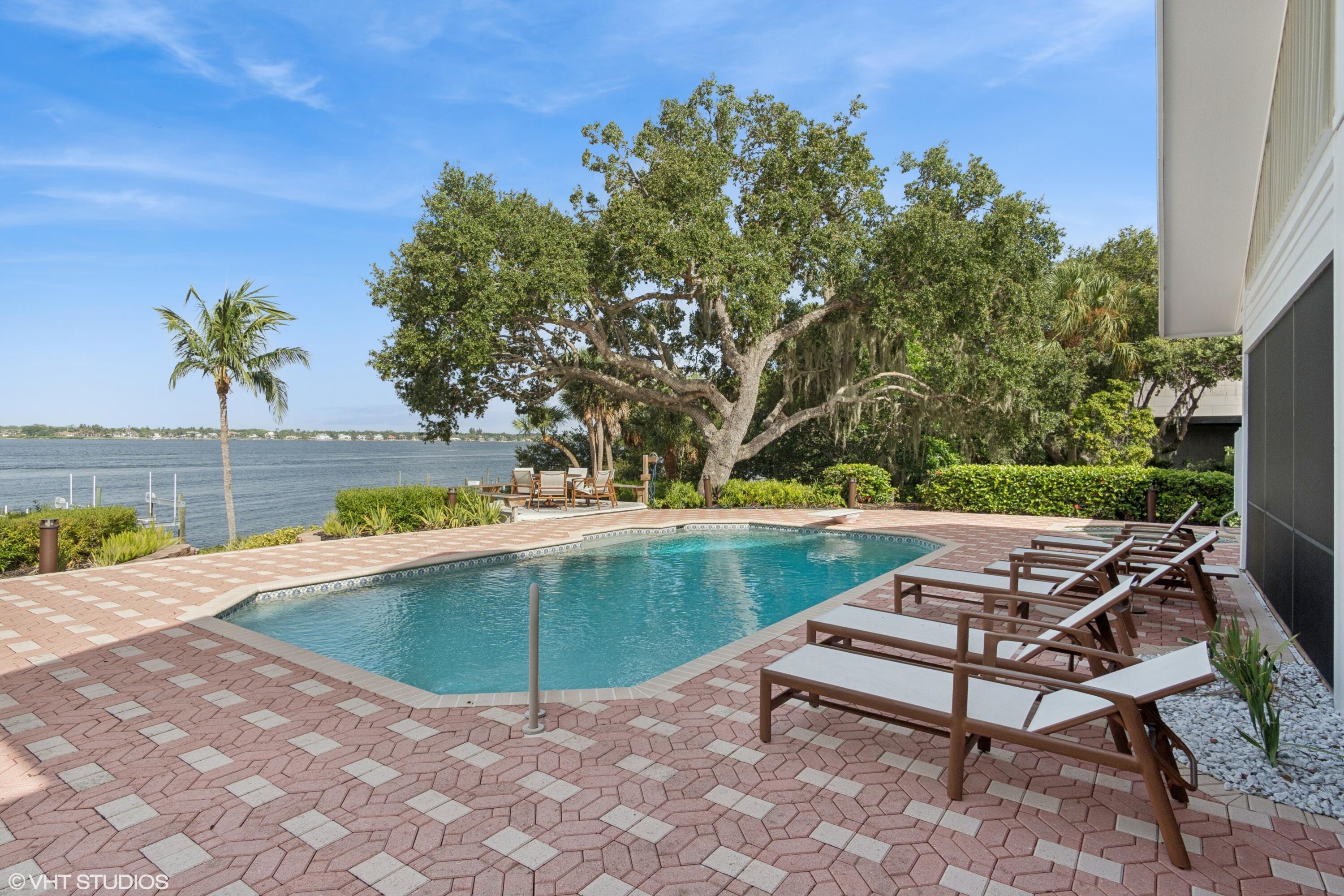 RIVERVIEW (SEWALL'S POINT) - Residential