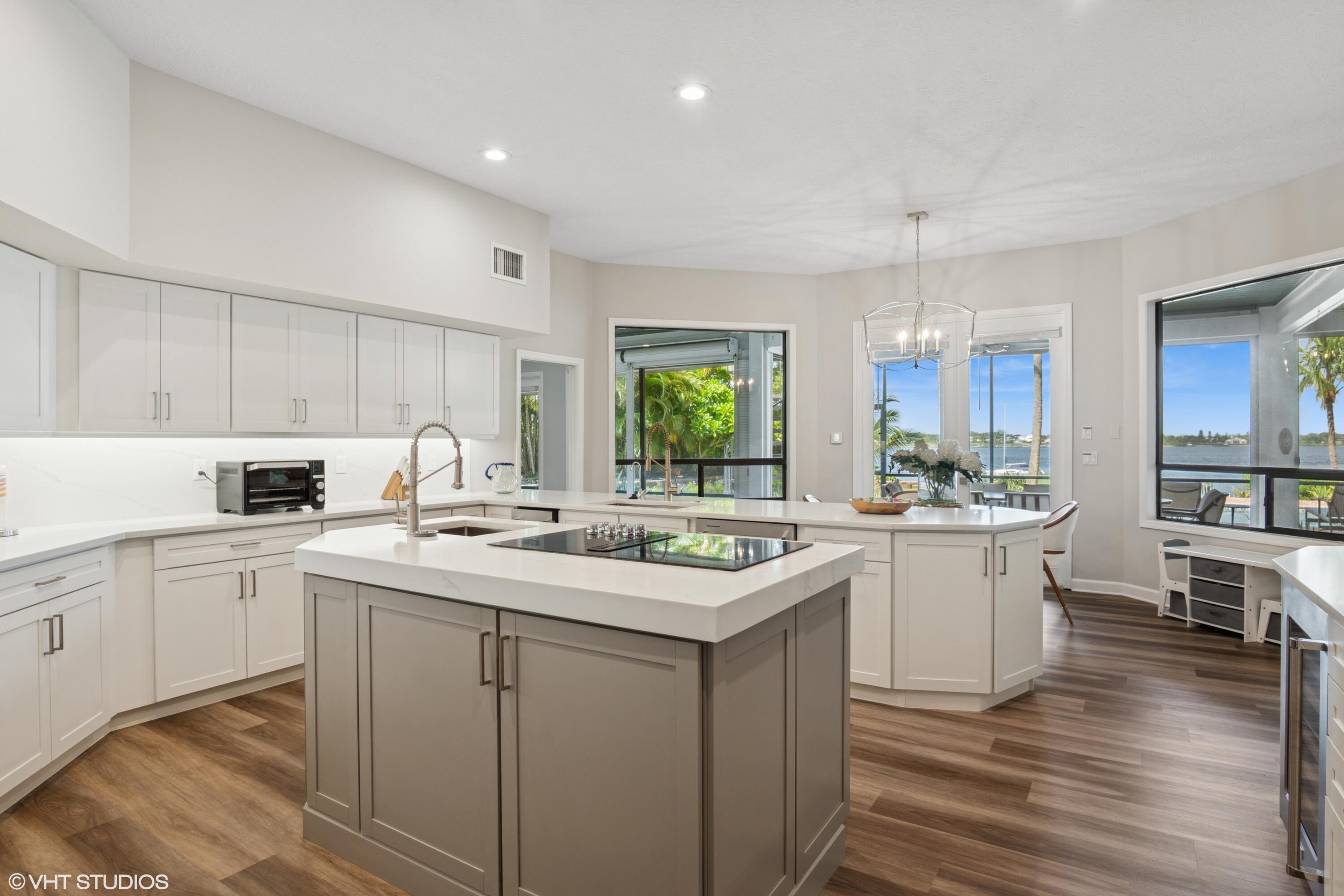 RIVERVIEW (SEWALL'S POINT) - Residential