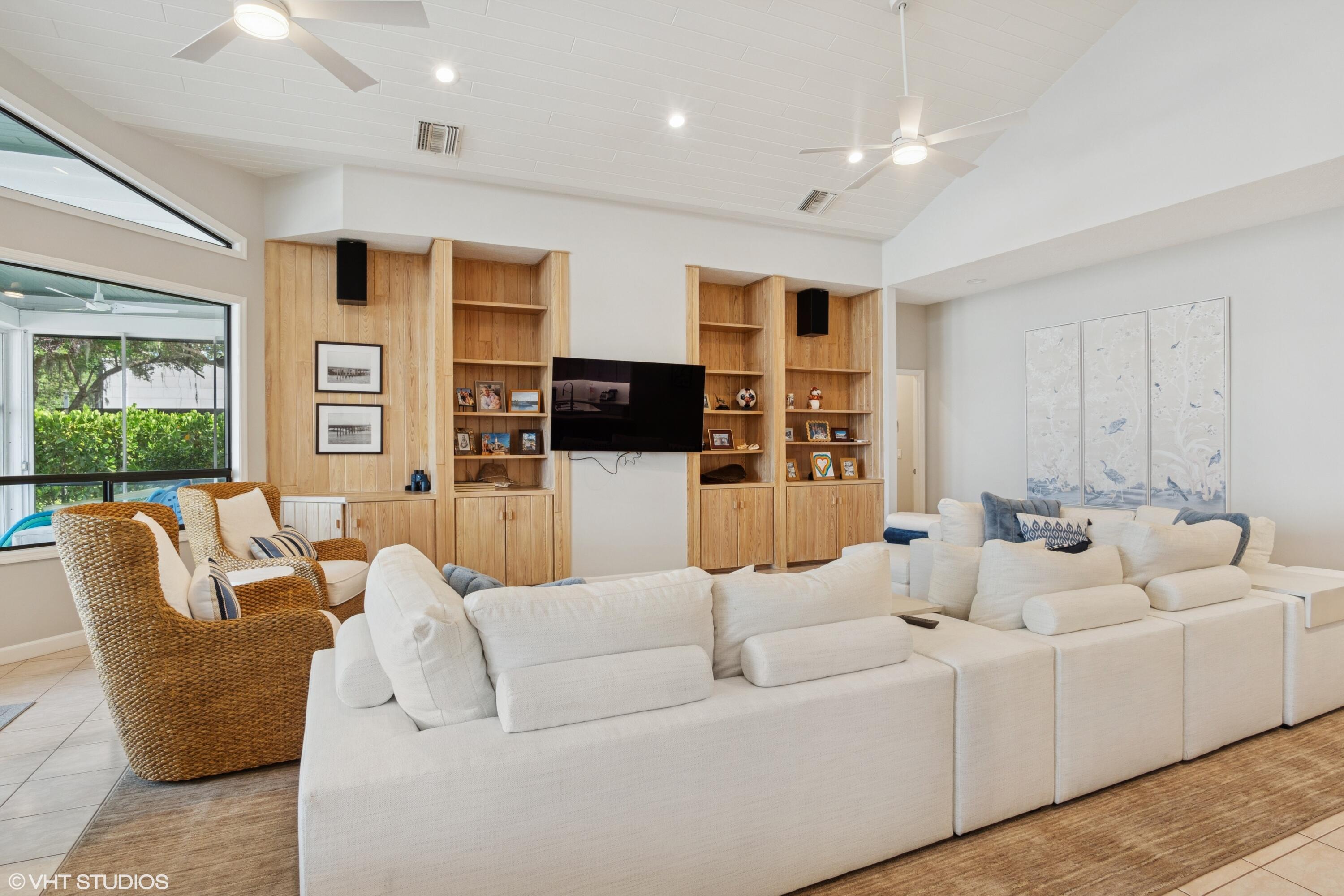 RIVERVIEW (SEWALL'S POINT) - Residential
