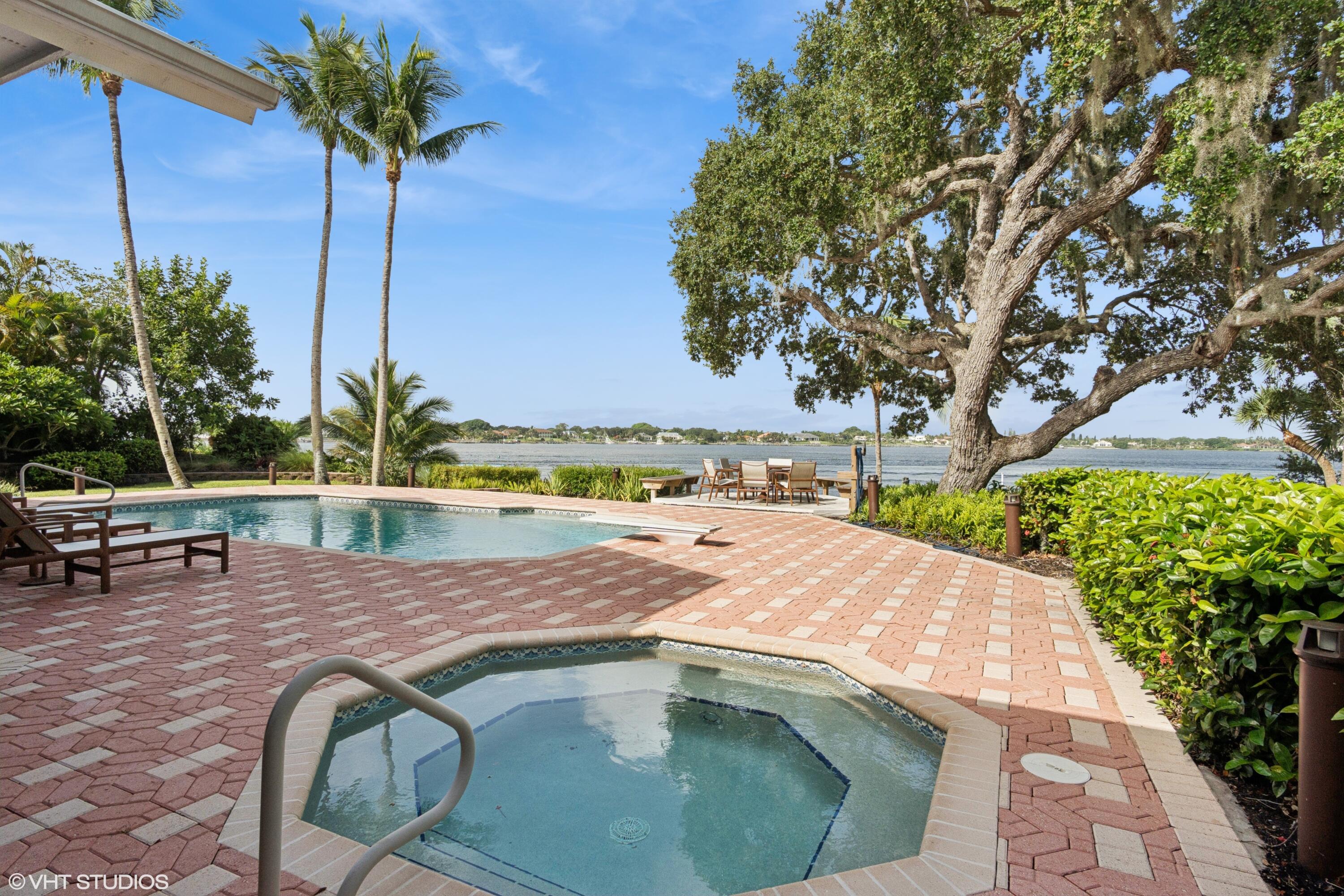 RIVERVIEW (SEWALL'S POINT) - Residential