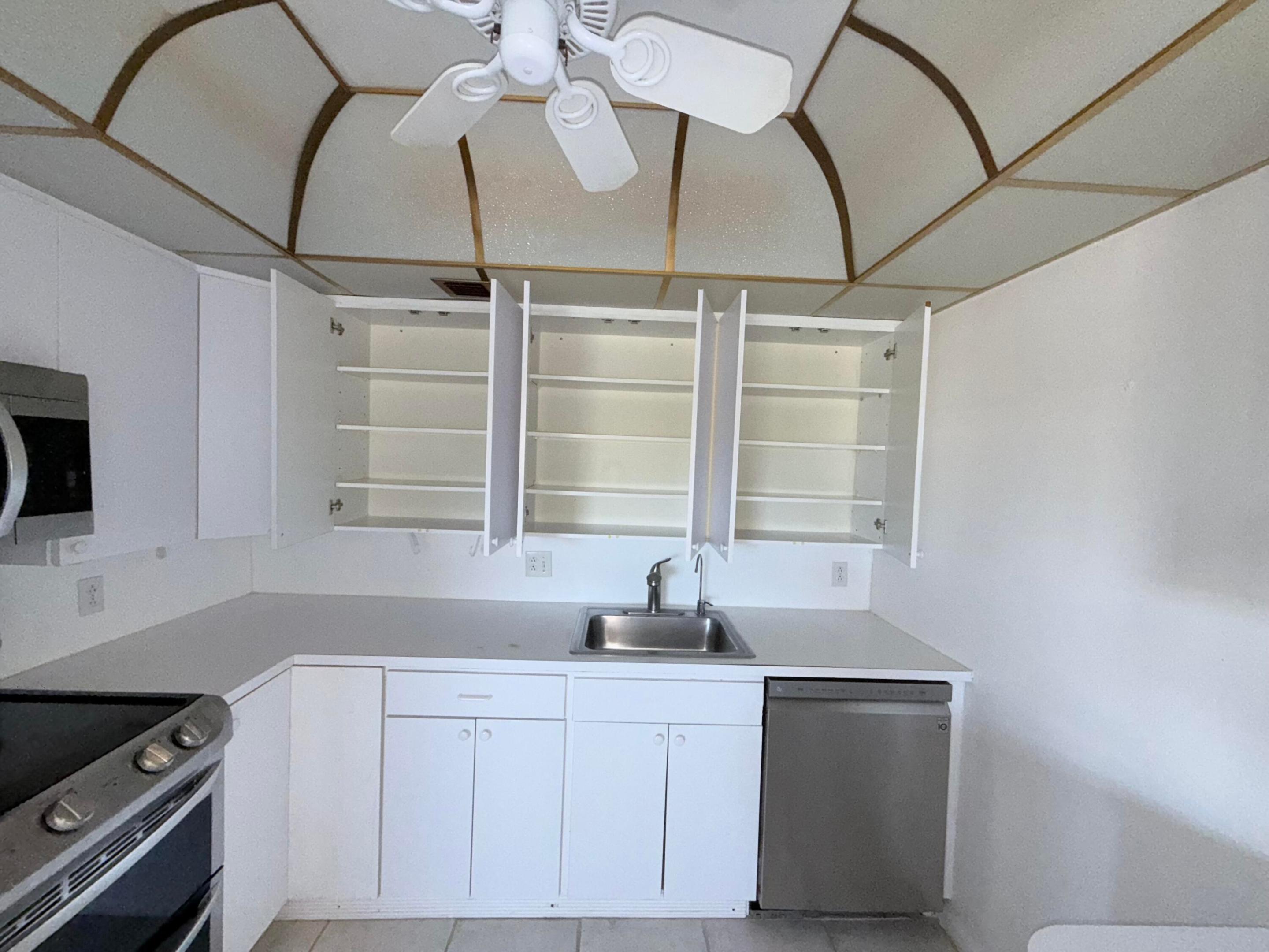 OAKRIDGE V CONDO - Residential