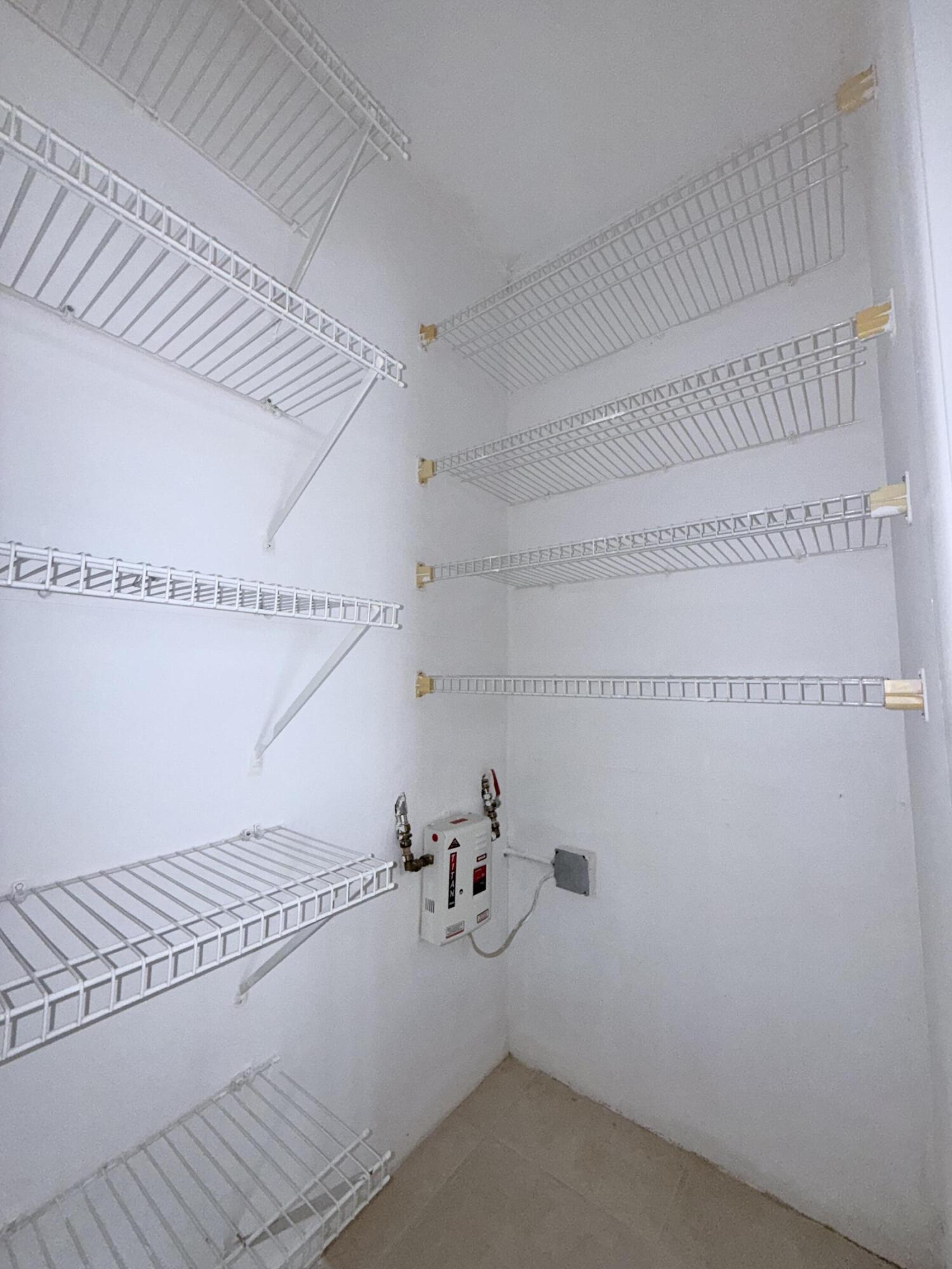 OAKRIDGE V CONDO - Residential