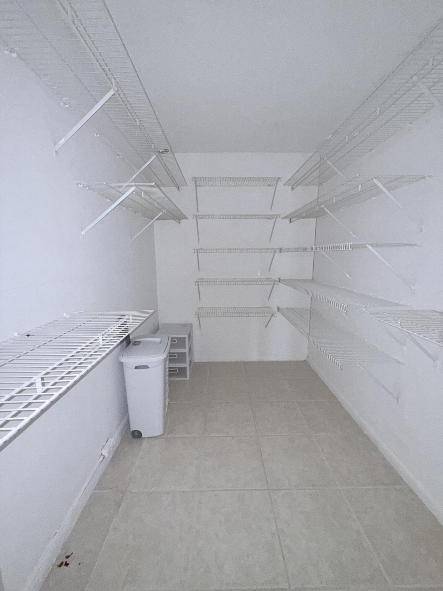 OAKRIDGE V CONDO - Residential