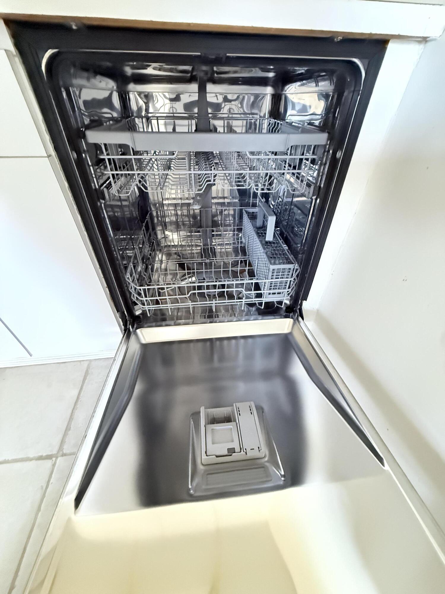 OAKRIDGE V CONDO - Residential