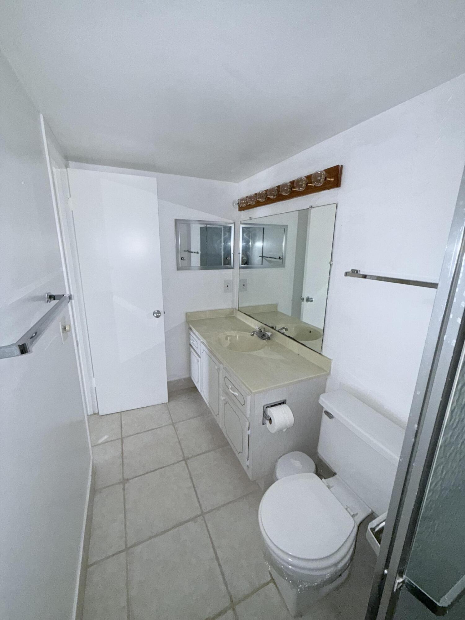 OAKRIDGE V CONDO - Residential