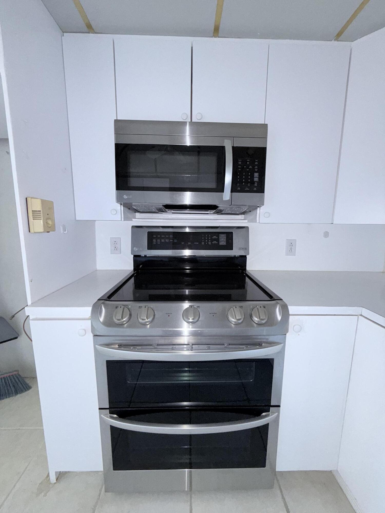 OAKRIDGE V CONDO - Residential