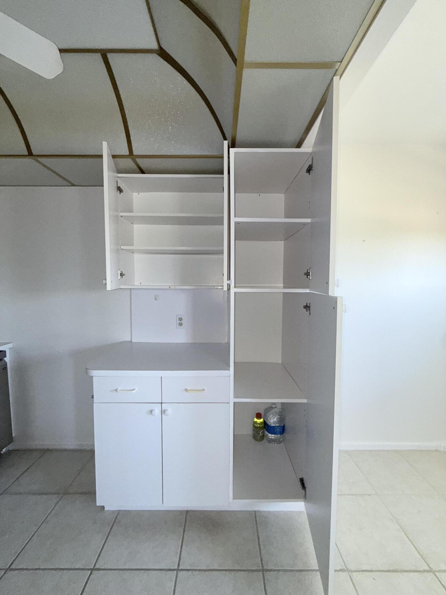 OAKRIDGE V CONDO - Residential