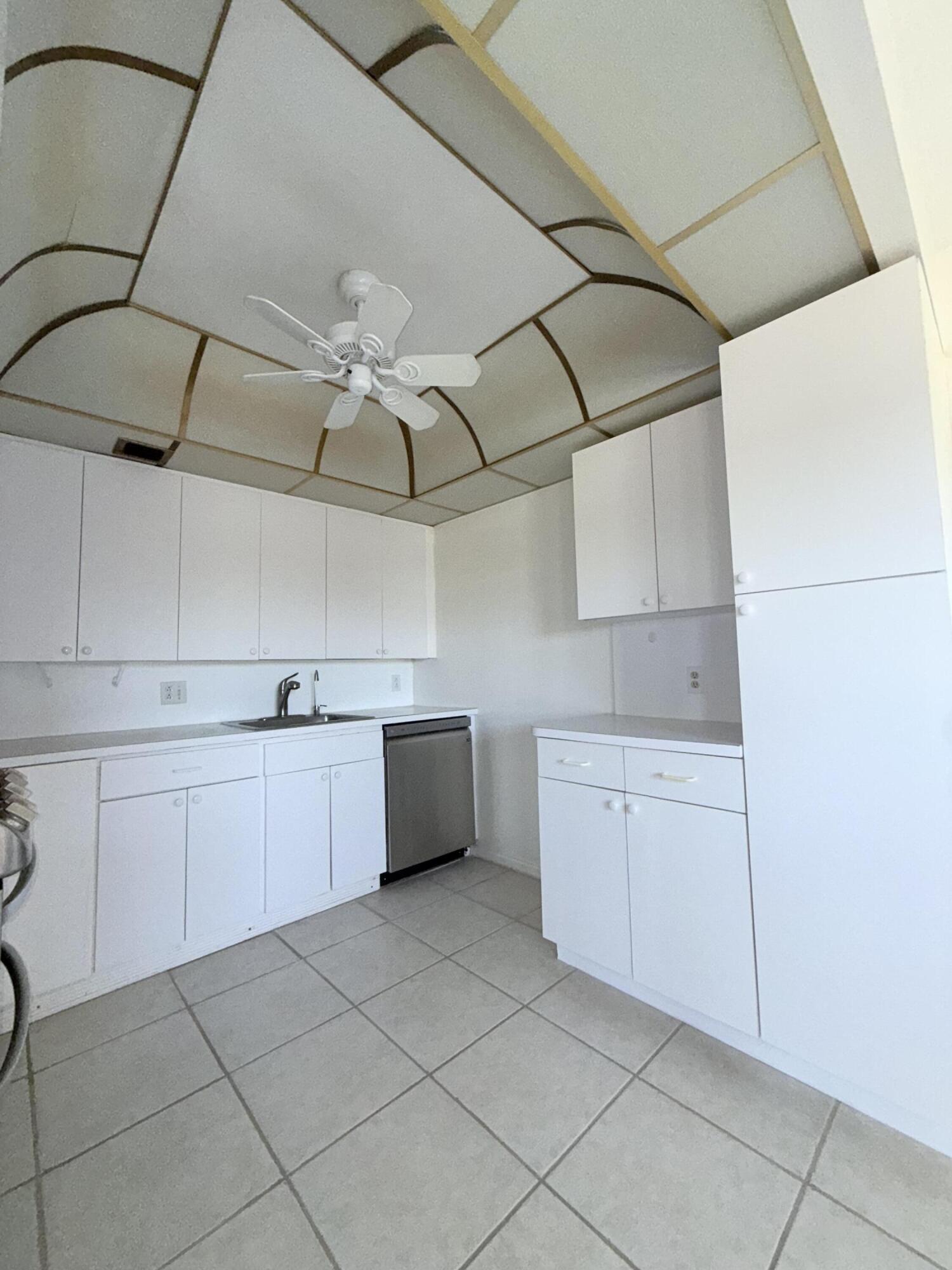 OAKRIDGE V CONDO - Residential