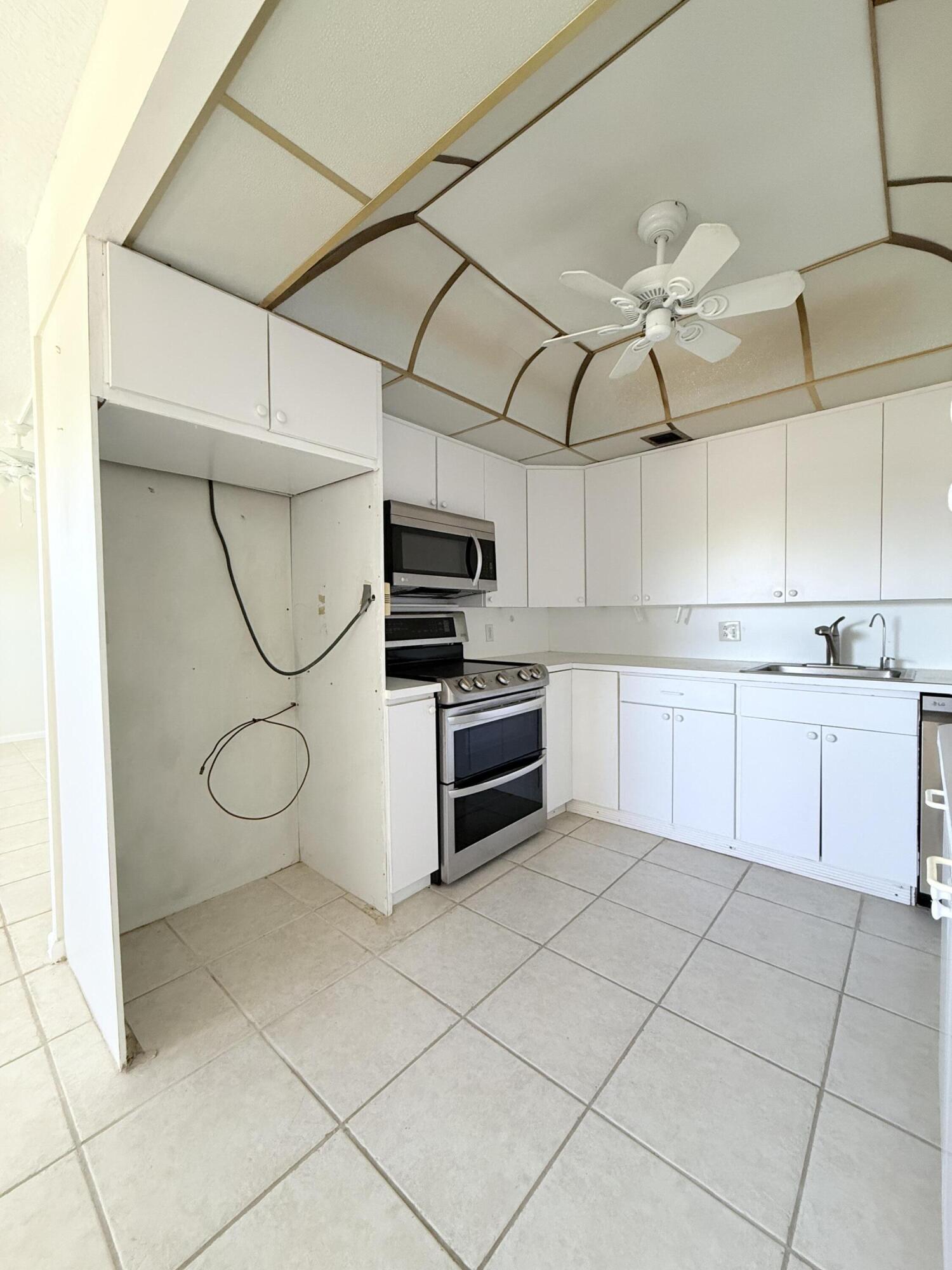OAKRIDGE V CONDO - Residential