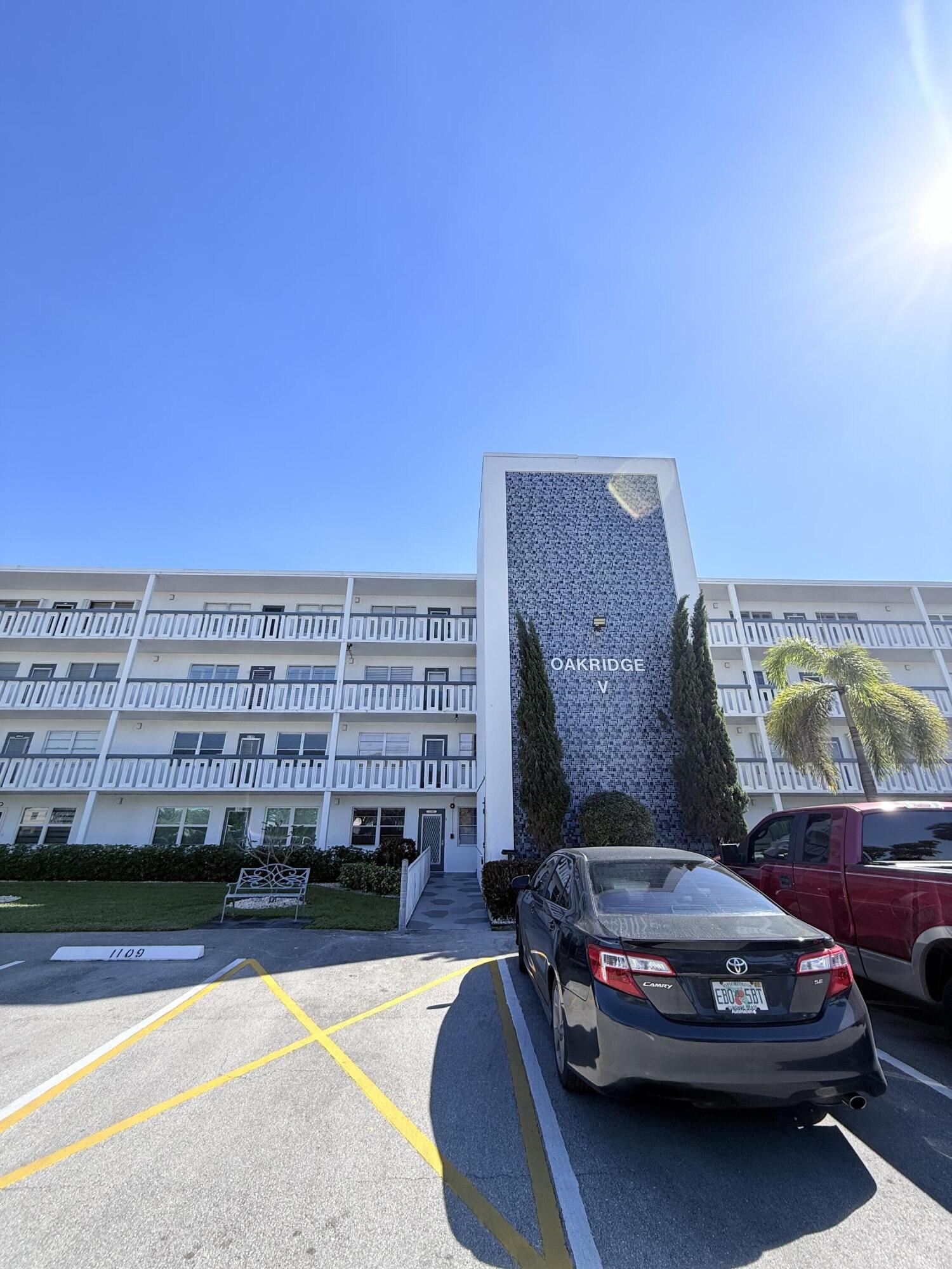 OAKRIDGE V CONDO - Residential