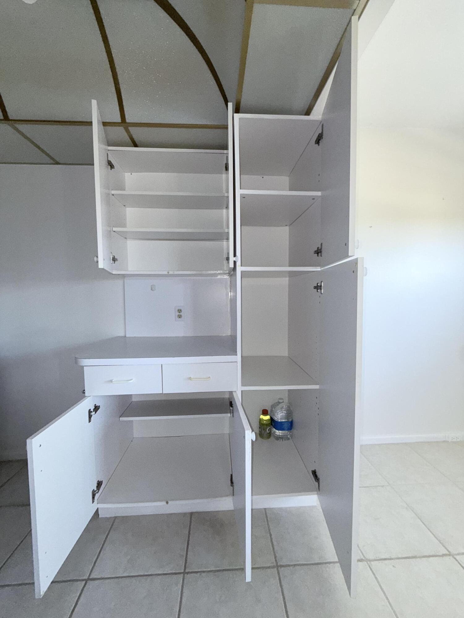OAKRIDGE V CONDO - Residential