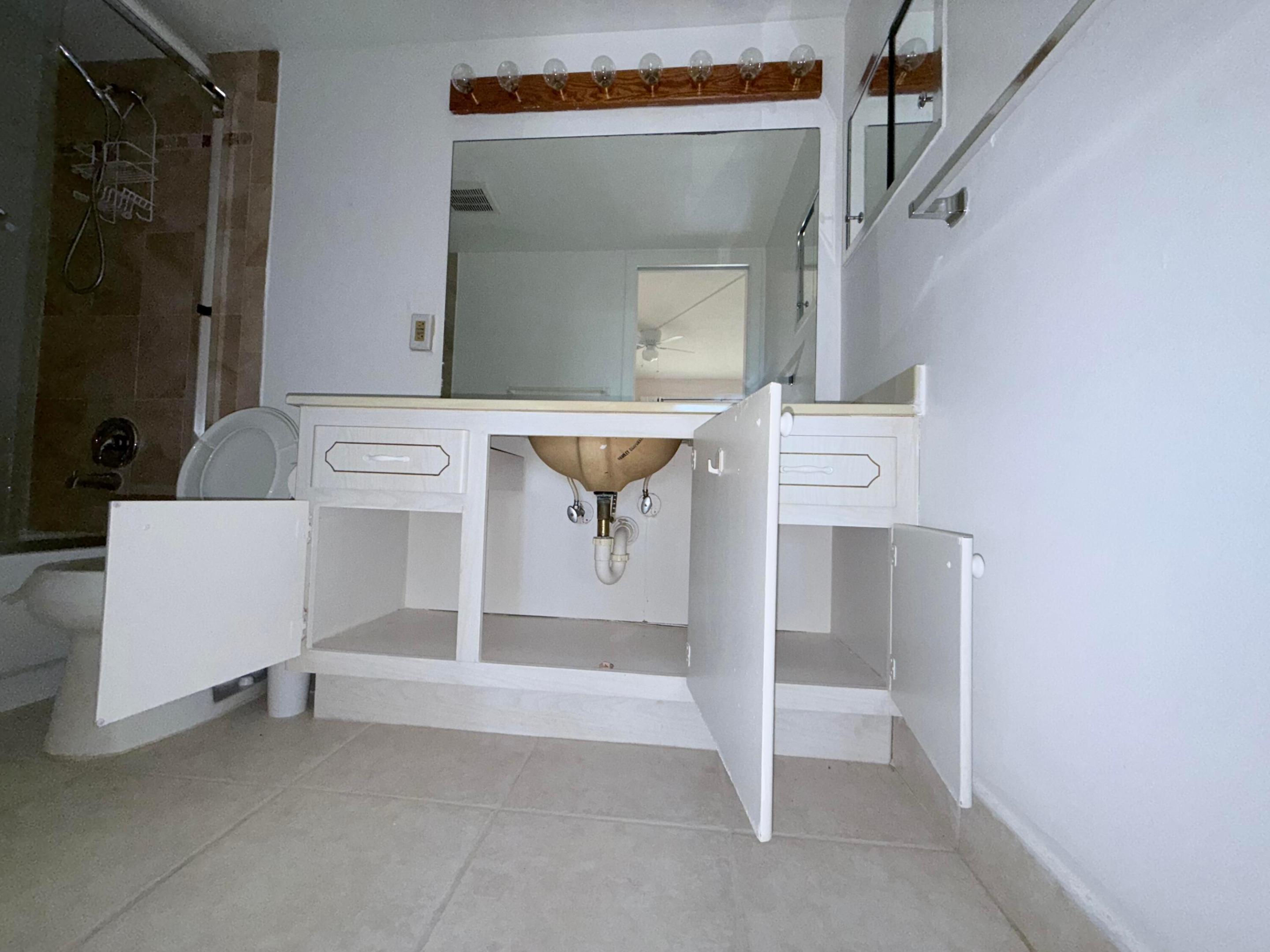 OAKRIDGE V CONDO - Residential