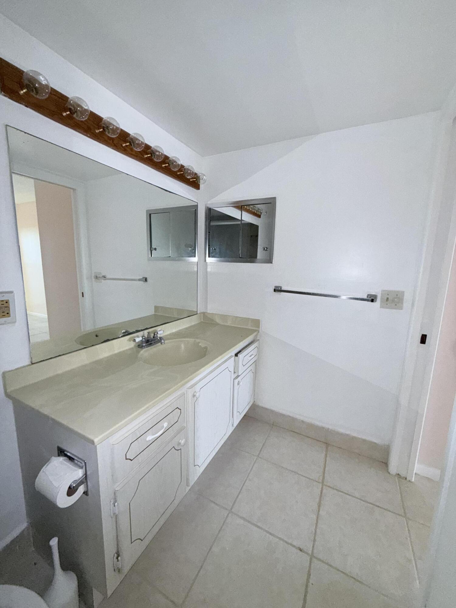 OAKRIDGE V CONDO - Residential