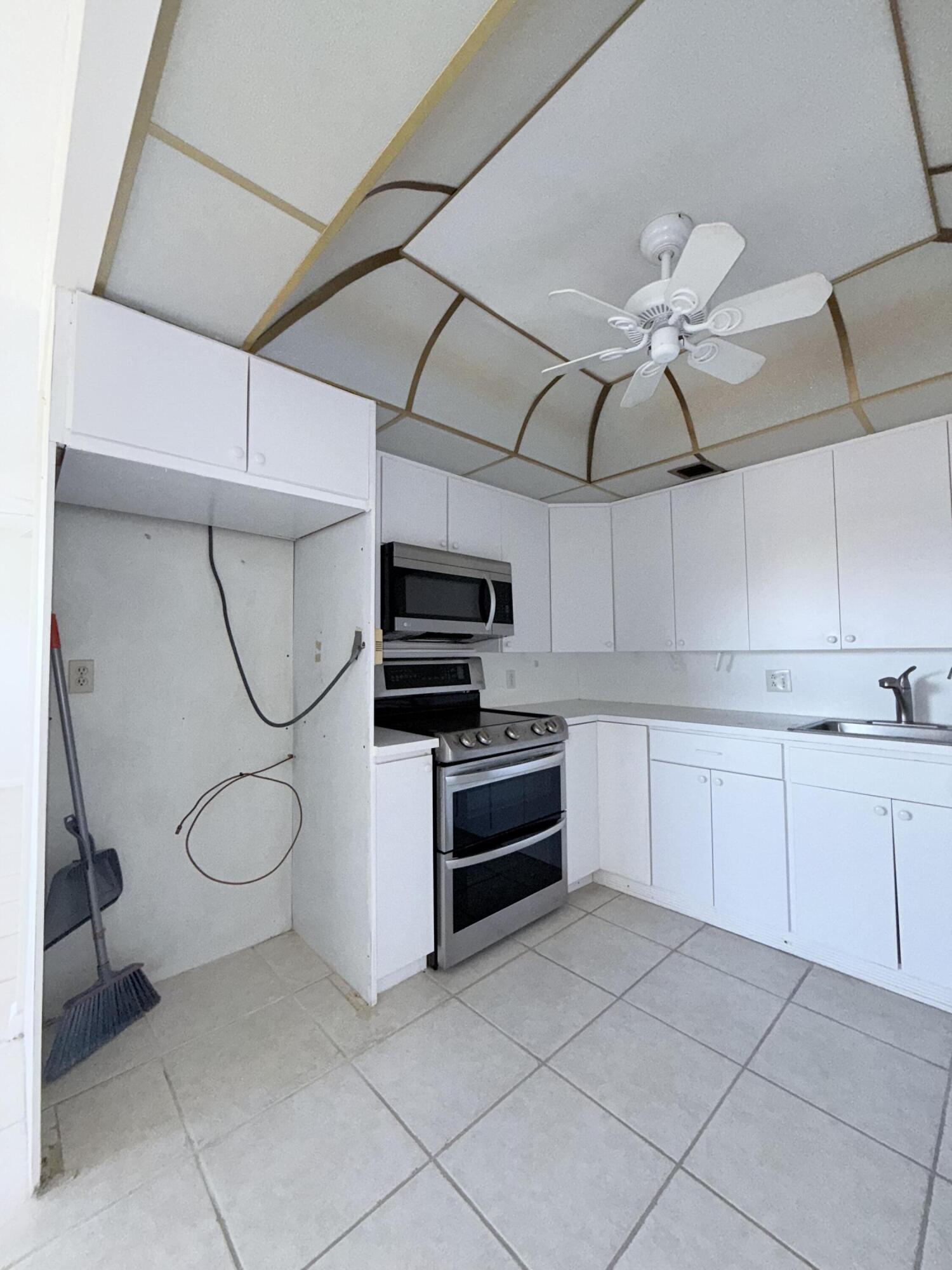 OAKRIDGE V CONDO - Residential
