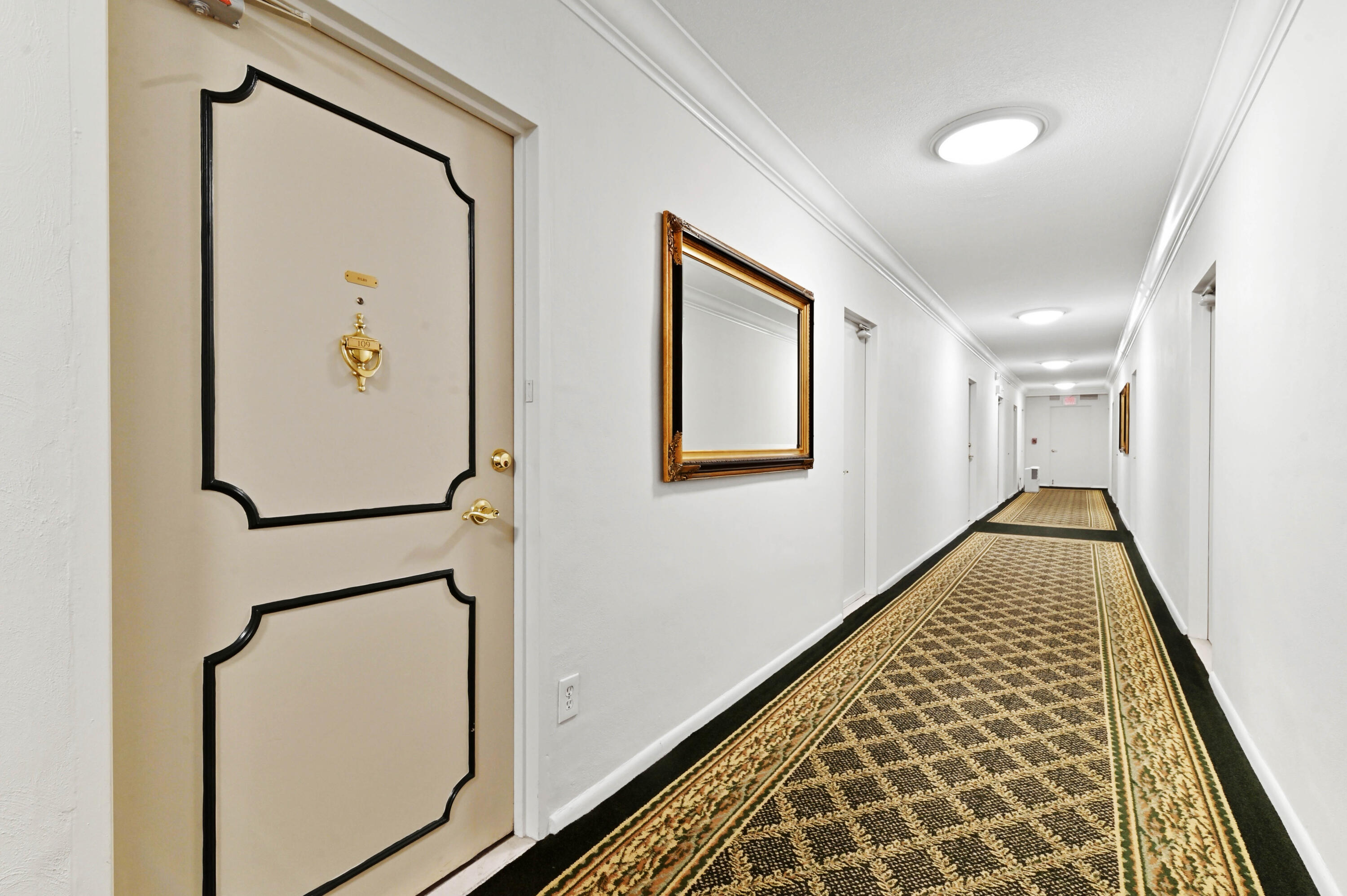 ROYAL SAXON - Residential