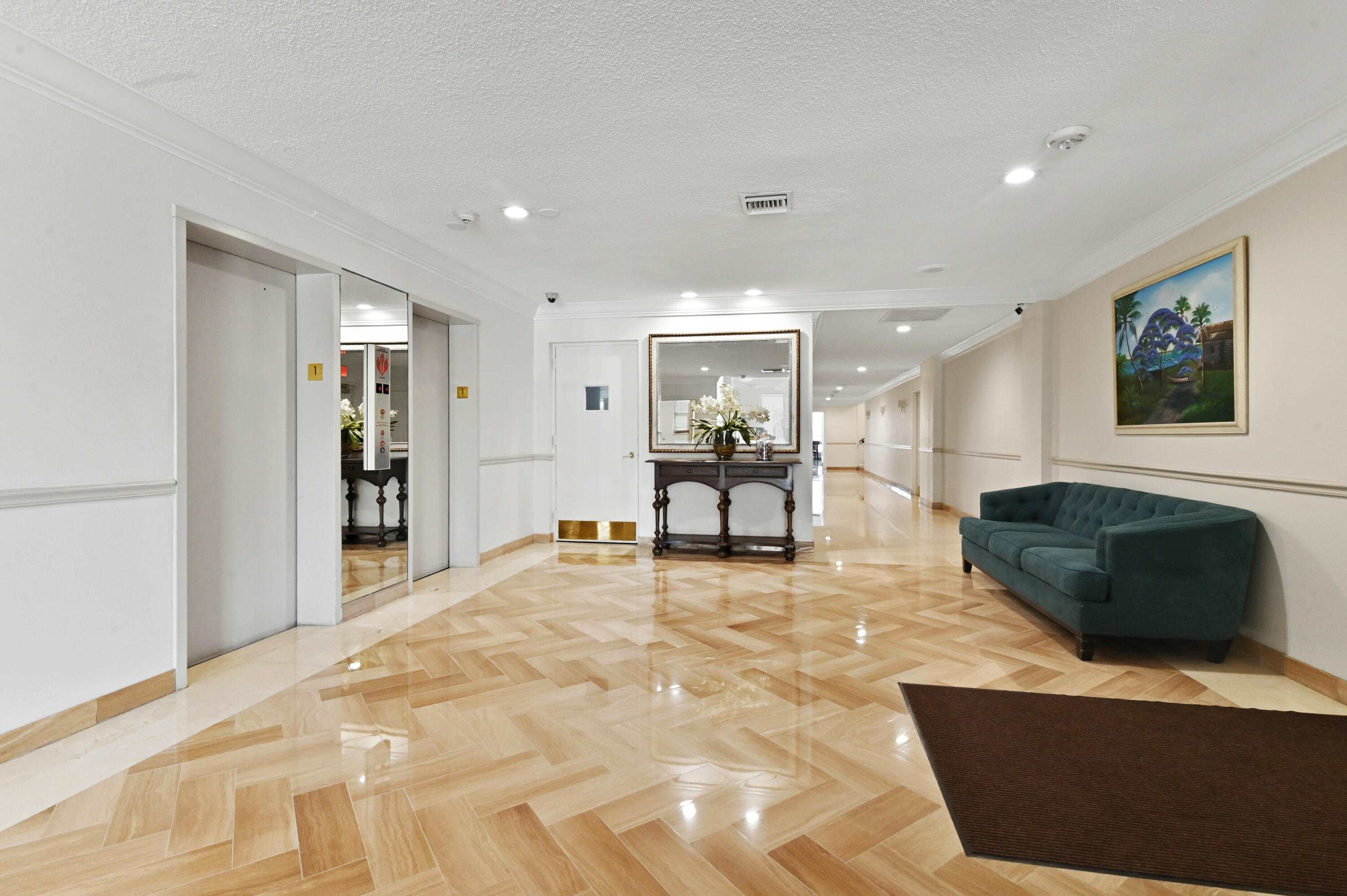 ROYAL SAXON - Residential