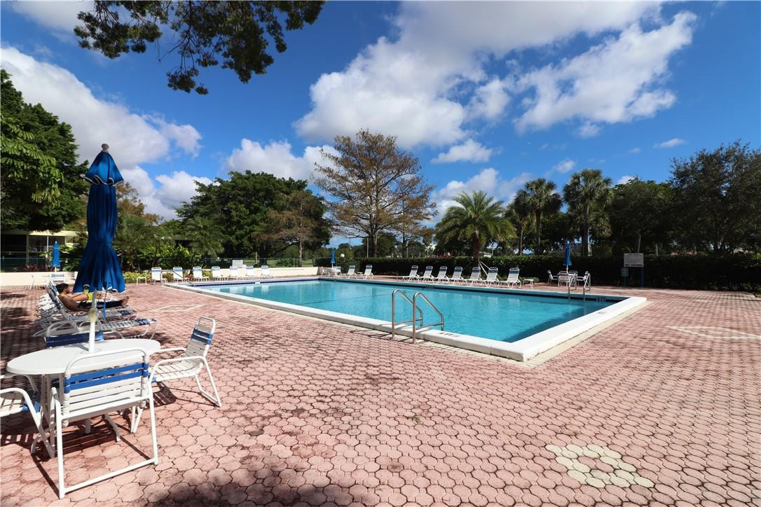PALM AIRE COUNTRY CLUB - Residential