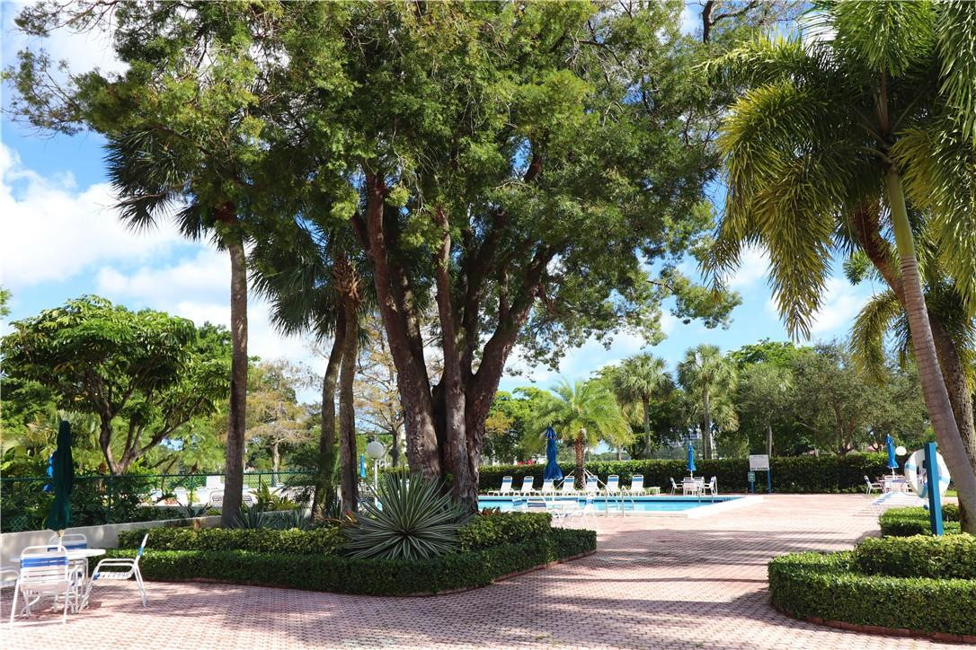 PALM AIRE COUNTRY CLUB - Residential
