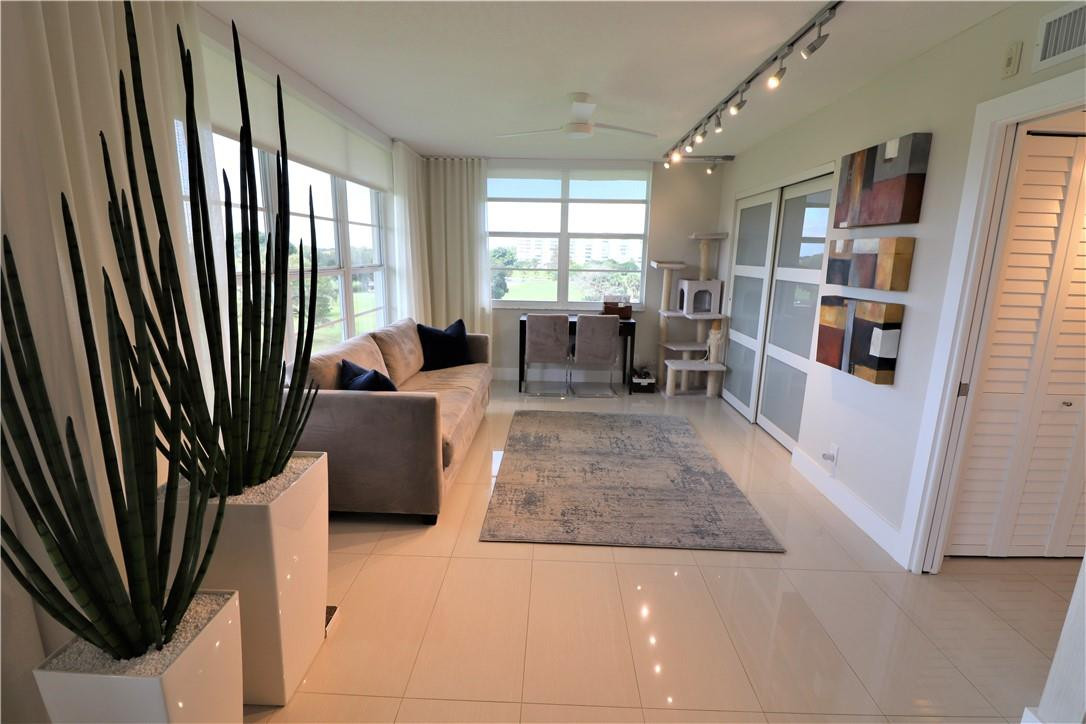 PALM AIRE COUNTRY CLUB - Residential