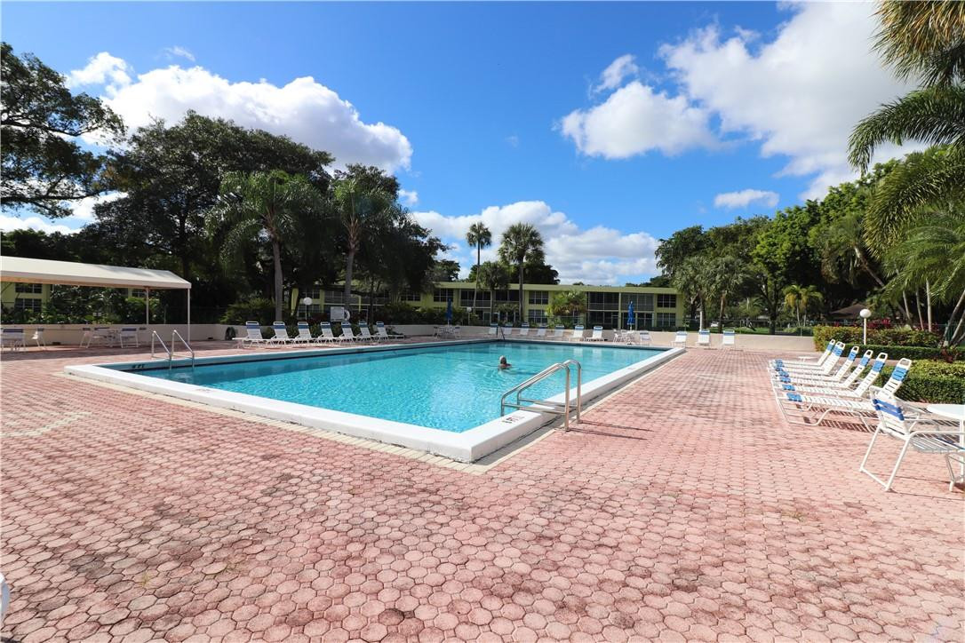 PALM AIRE COUNTRY CLUB - Residential